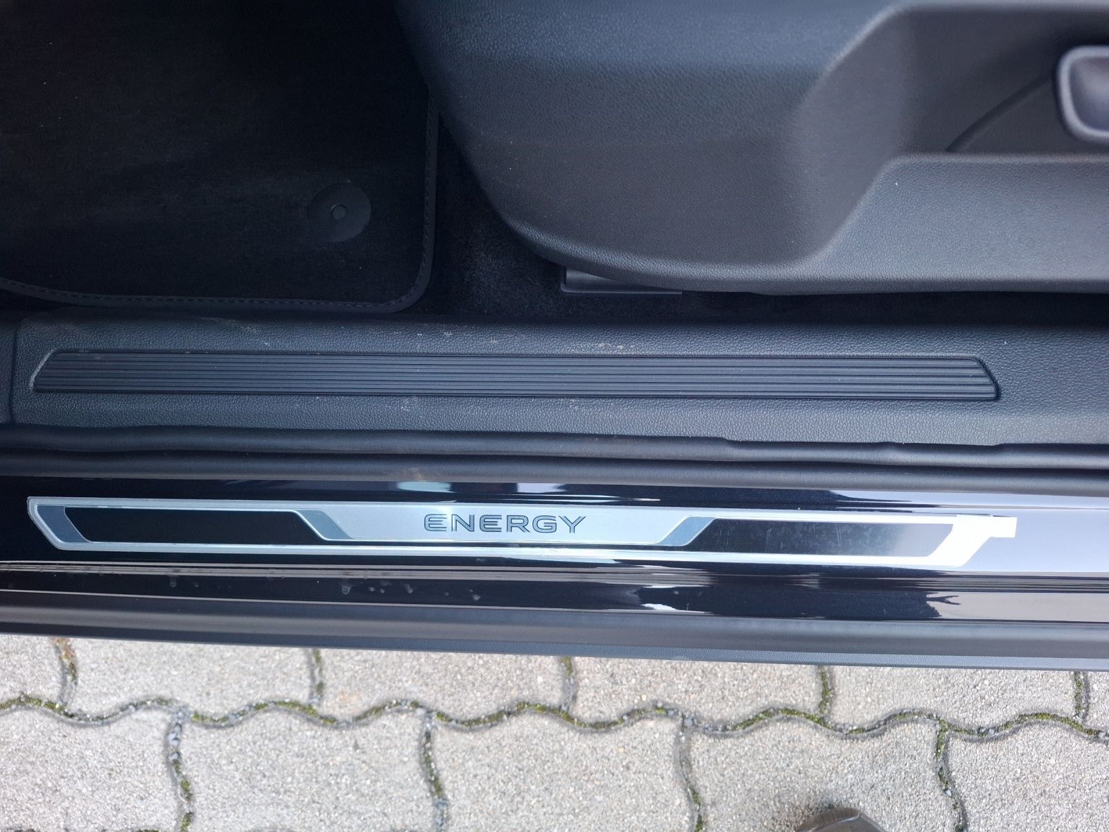 Fahrzeugabbildung Volkswagen T-Cross TSI Energy DSG LED CarPlay AID ACC RFK S