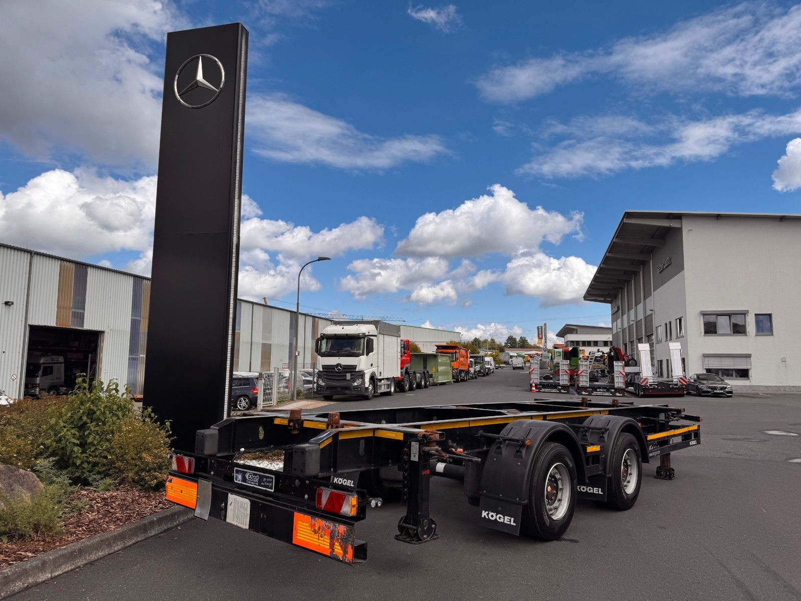 Fahrzeugabbildung Kögel ZW 18 Lafette SAF Achsen 15.910kg Nutzlast