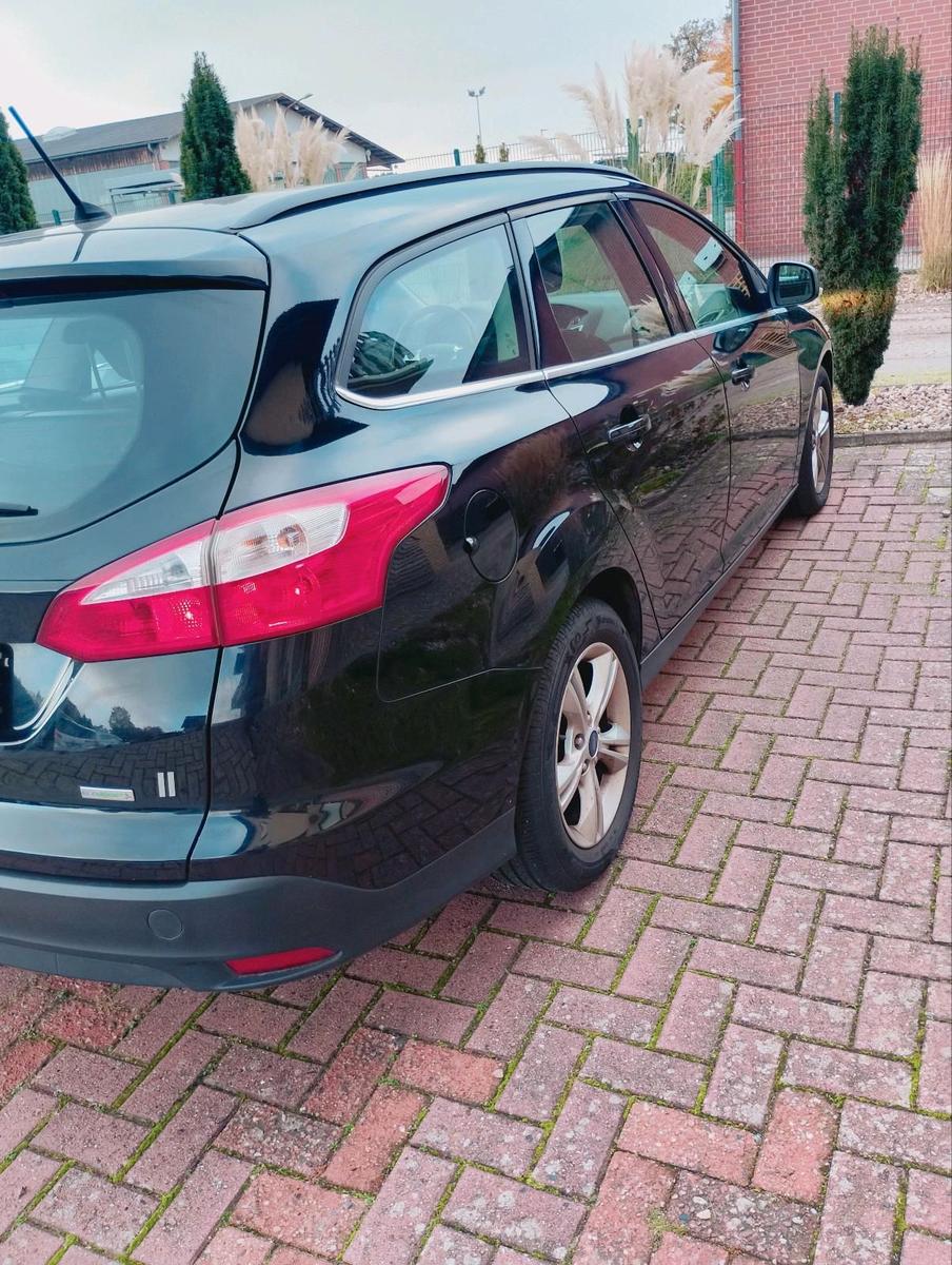 Ford Focus 2013 — interior