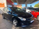 Hyundai i30 cw FIFA WM Edition*NEU TÜV*NEUE INSPEKTION* - Hyundai i30 aus 2011 mit Benzin-Antrieb: Kombi