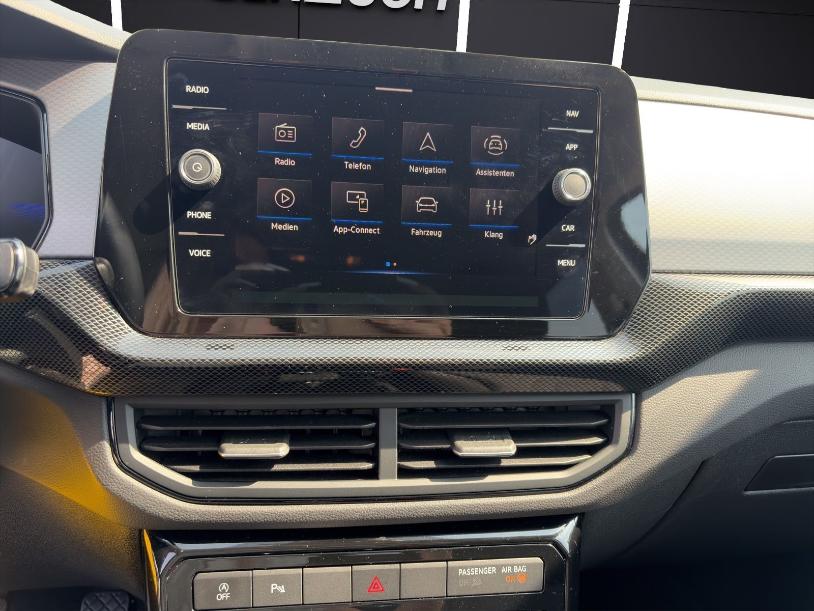 Fahrzeugabbildung Volkswagen T-Cross TSI Life LED AHK AppCon ACC Lane-Assist