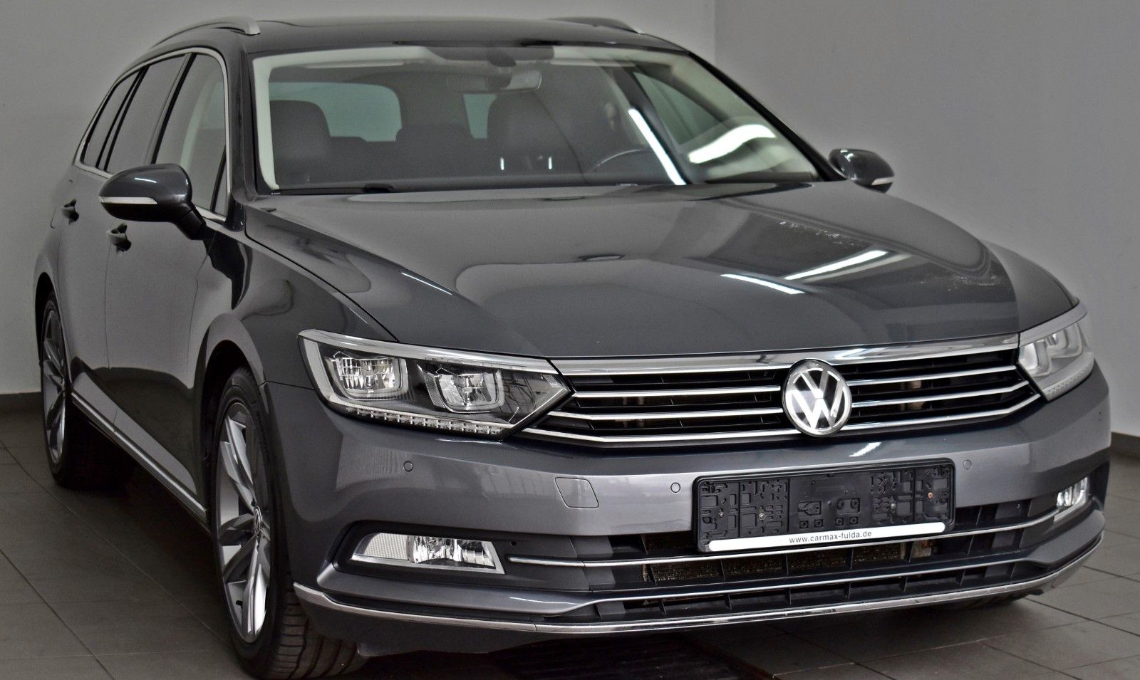 Fahrzeugabbildung Volkswagen Passat Variant R-Line/High,DSG,Panor,Navi,LED,WR