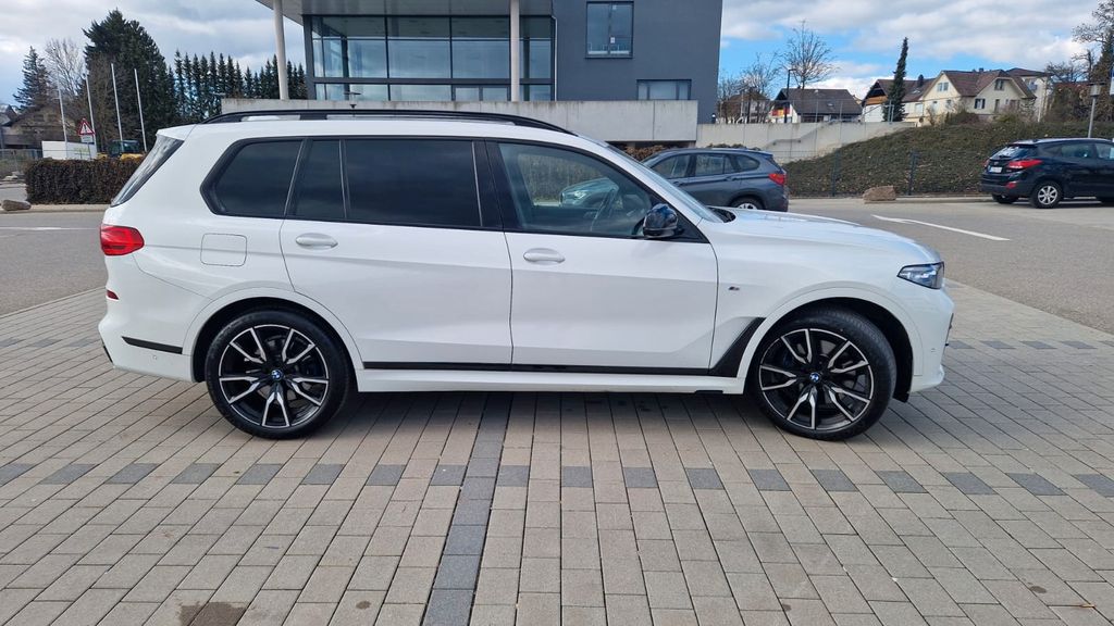 Image of BMW X7