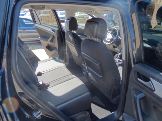 Fahrzeugabbildung Volkswagen Tiguan/R-Line/4x4/DSG/AHK/Navi/Super Optik