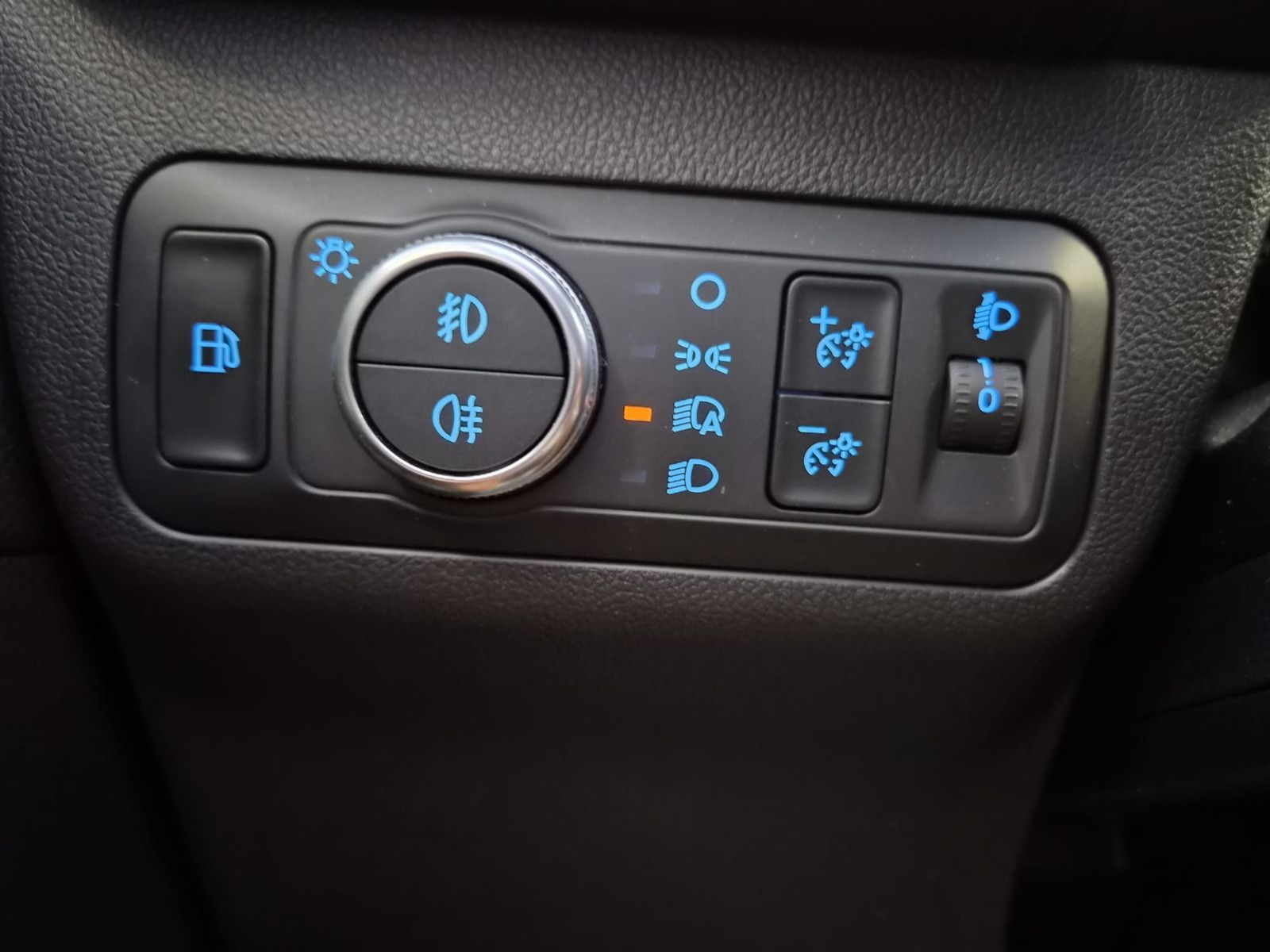 Fahrzeugabbildung Ford Kuga Plug-In Hybrid Titanium / SCHECKHEFT