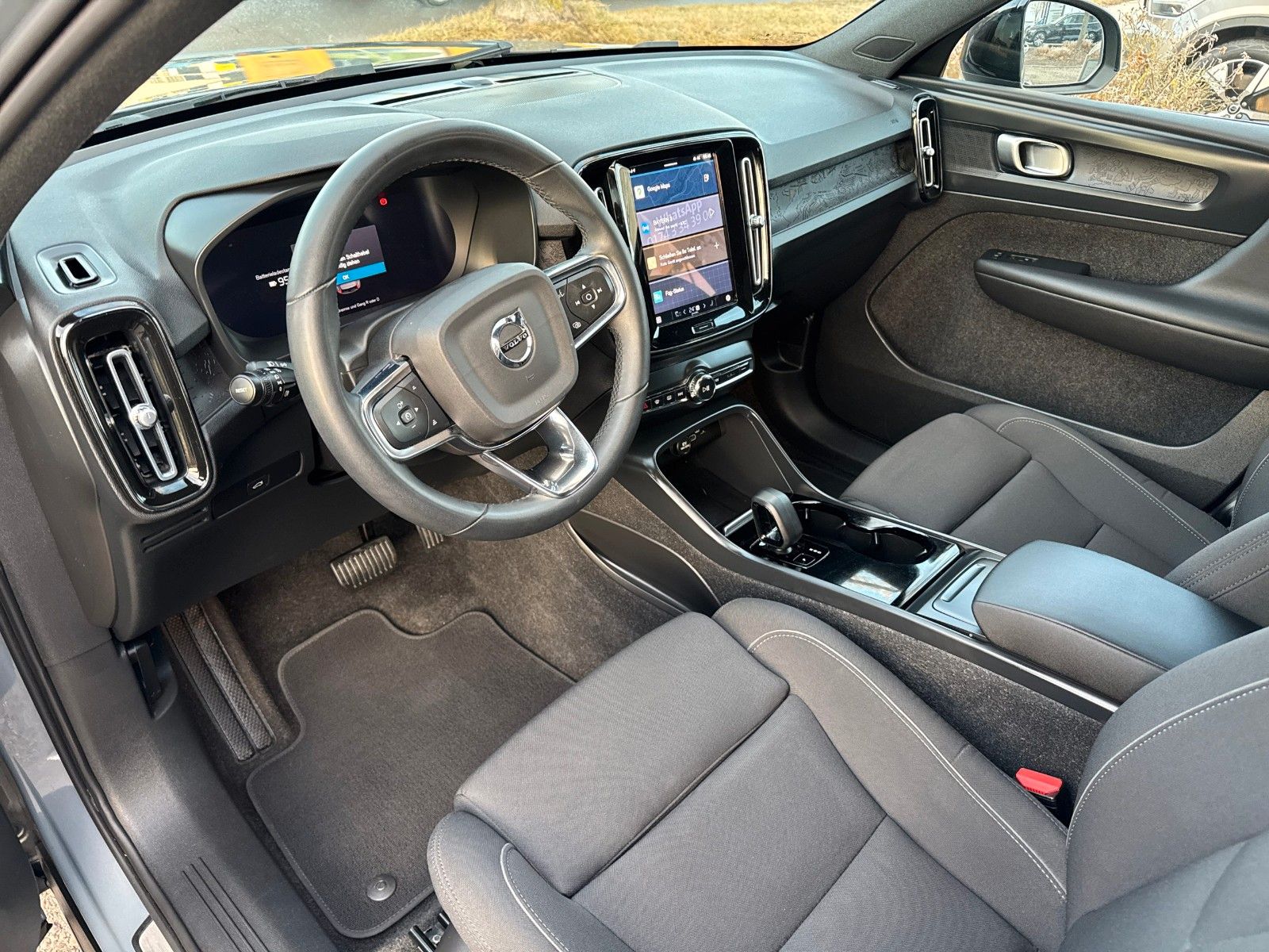 Fahrzeugabbildung Volvo XC40 Core Recharge 2WD, TEMPOMAT, ANHÄNGERKUPPLU