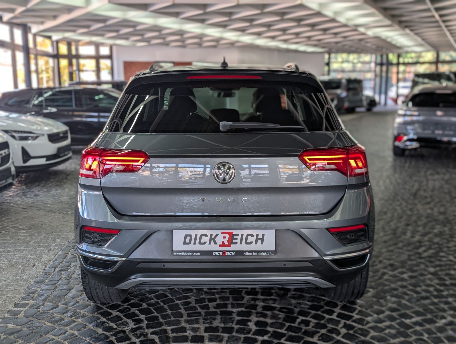 Fahrzeugabbildung Volkswagen T-Roc 1.6 TDI IQ.DRIVE ACC LED KAM SHZ AHK VIRT