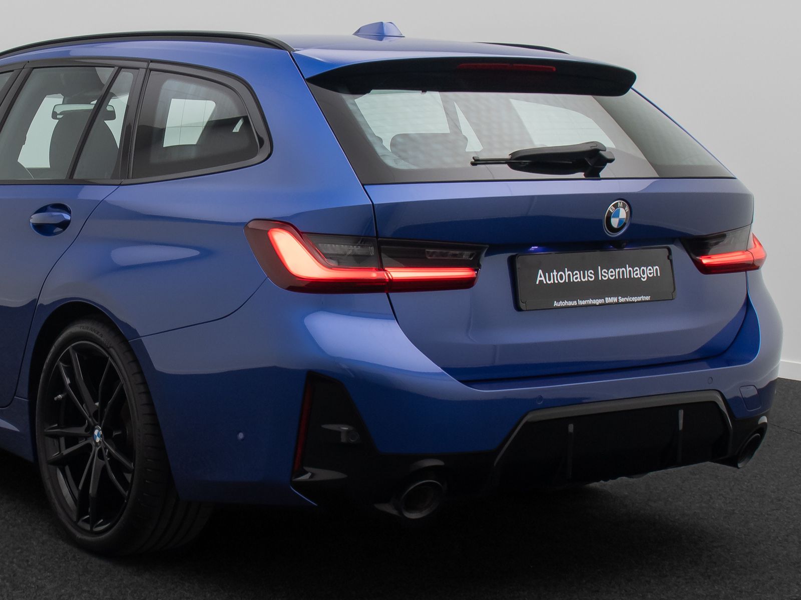 Fahrzeugabbildung BMW 320i M Sport DAB Kamera AHK Panorama HUD 19Zoll