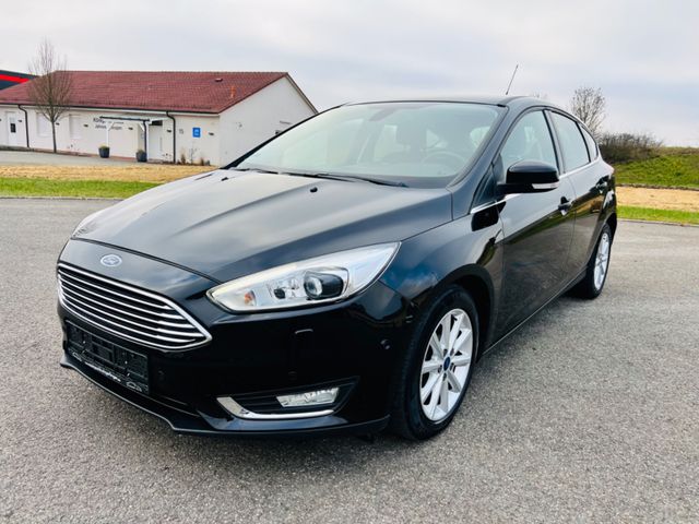 Ford Focus Lim. Titanium*AUTOM*NAVI*BI-XEN*1.HD*SR+WR