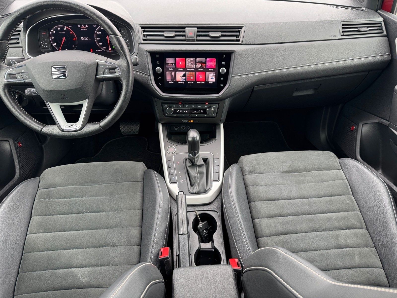 Fahrzeugabbildung SEAT Arona XCELLENCE 1.0 TSI