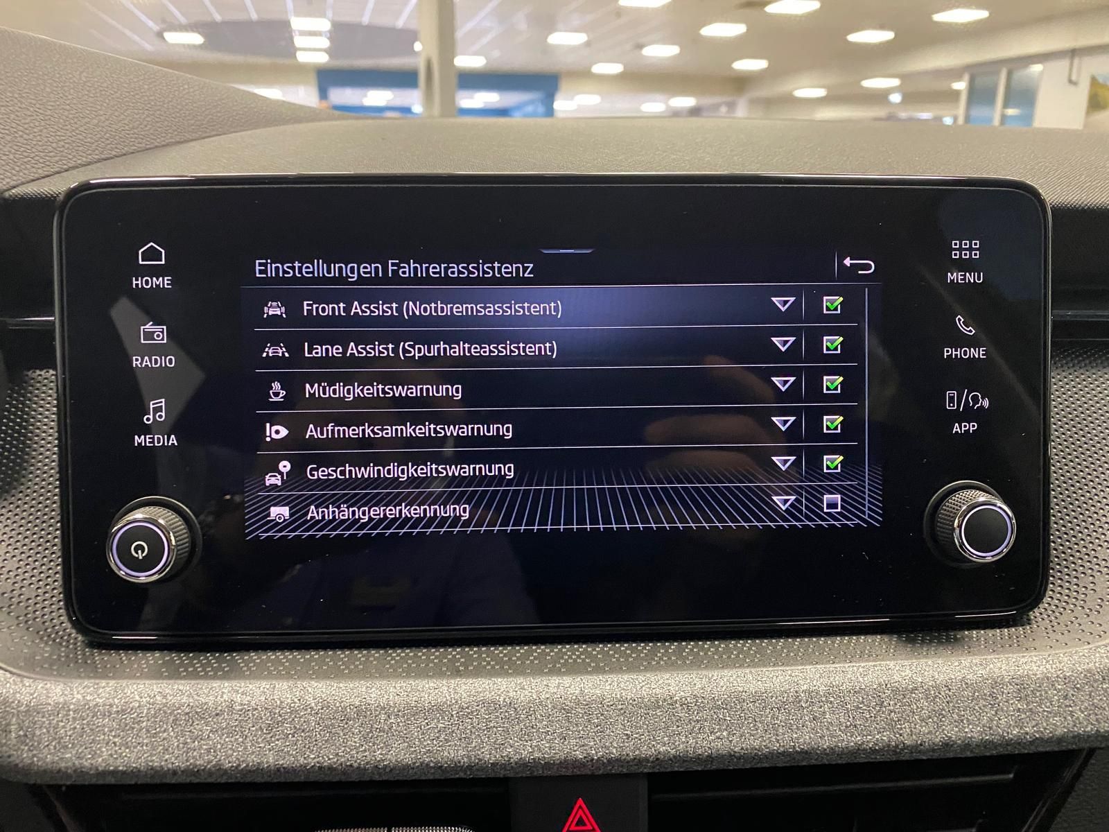 Fahrzeugabbildung SKODA Kamiq 1.0 TSI Selection AHK+APP+KLIMA+RFK+PDC+SI