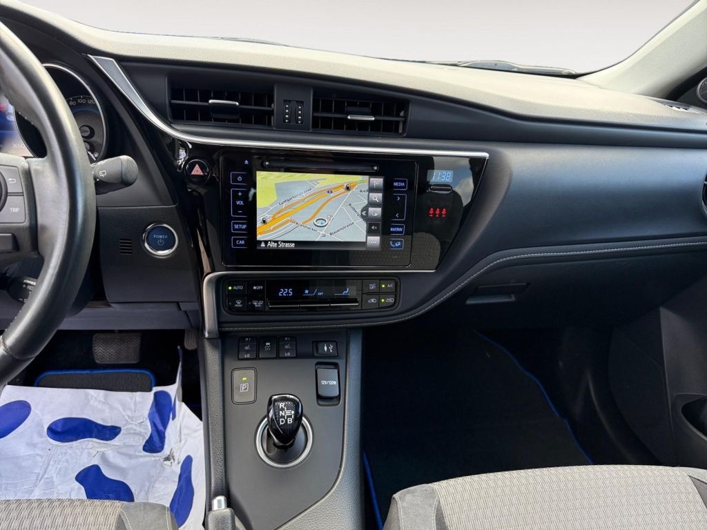 Fahrzeugabbildung Toyota Auris 1.8 VVT-i Hybrid Automatik Edition-S