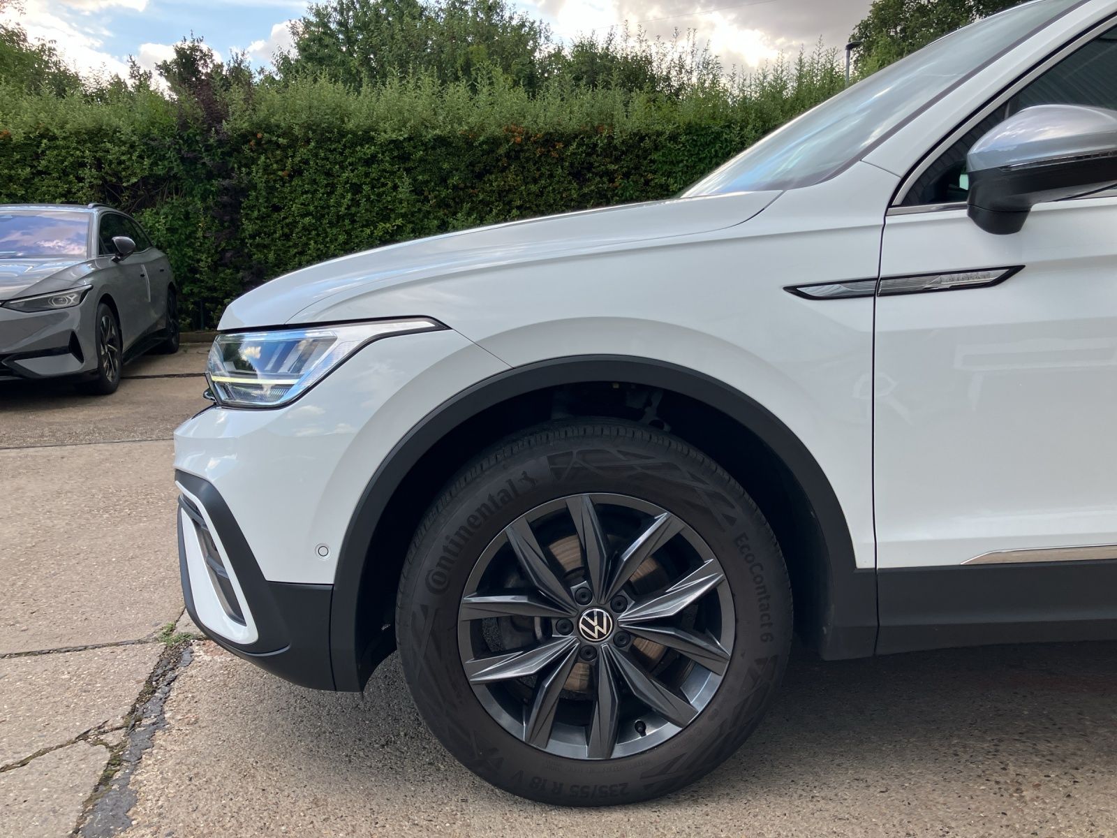 Fahrzeugabbildung Volkswagen Tiguan Allspace Life TDI DSG LED ACC STH HuD SHZ