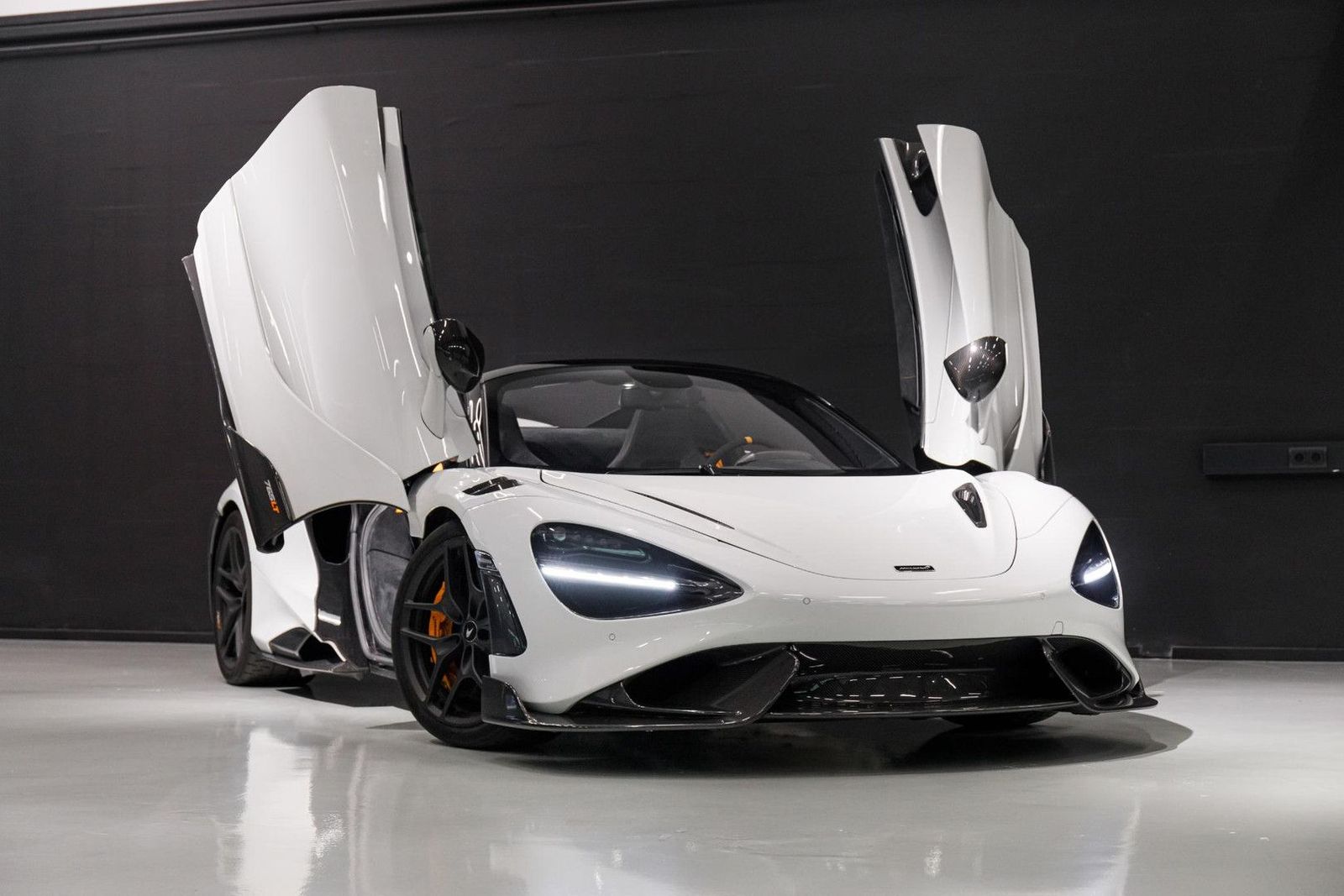MCLAREN 765LT