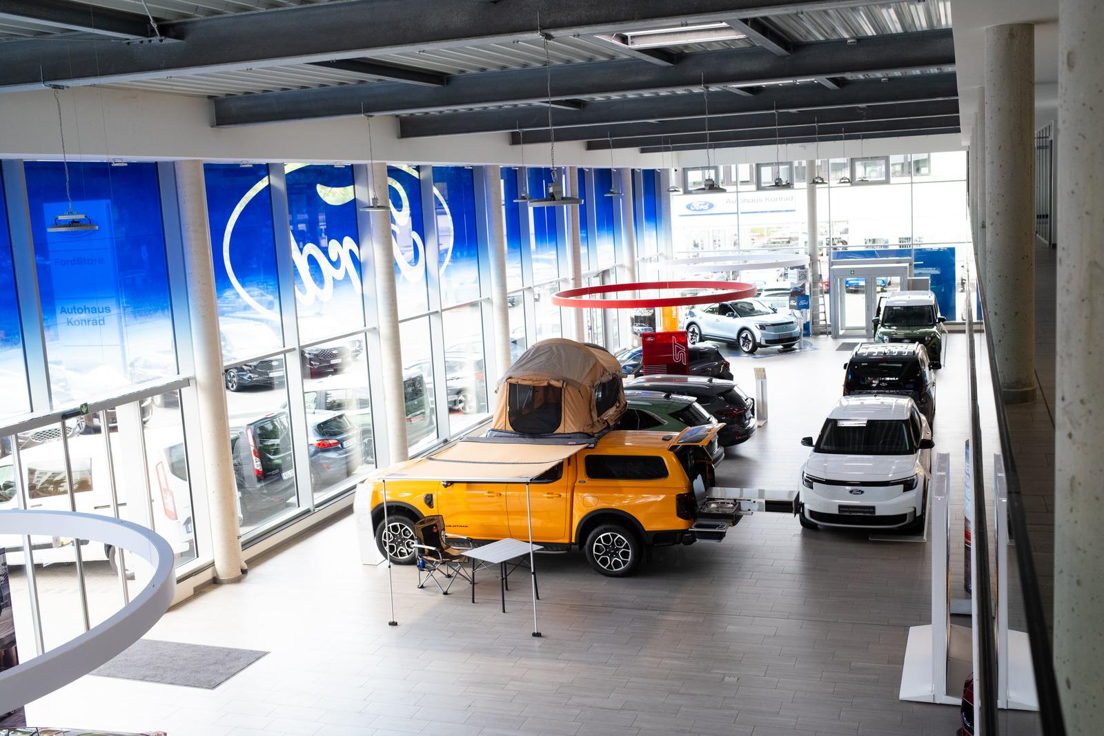 showroom-image-top