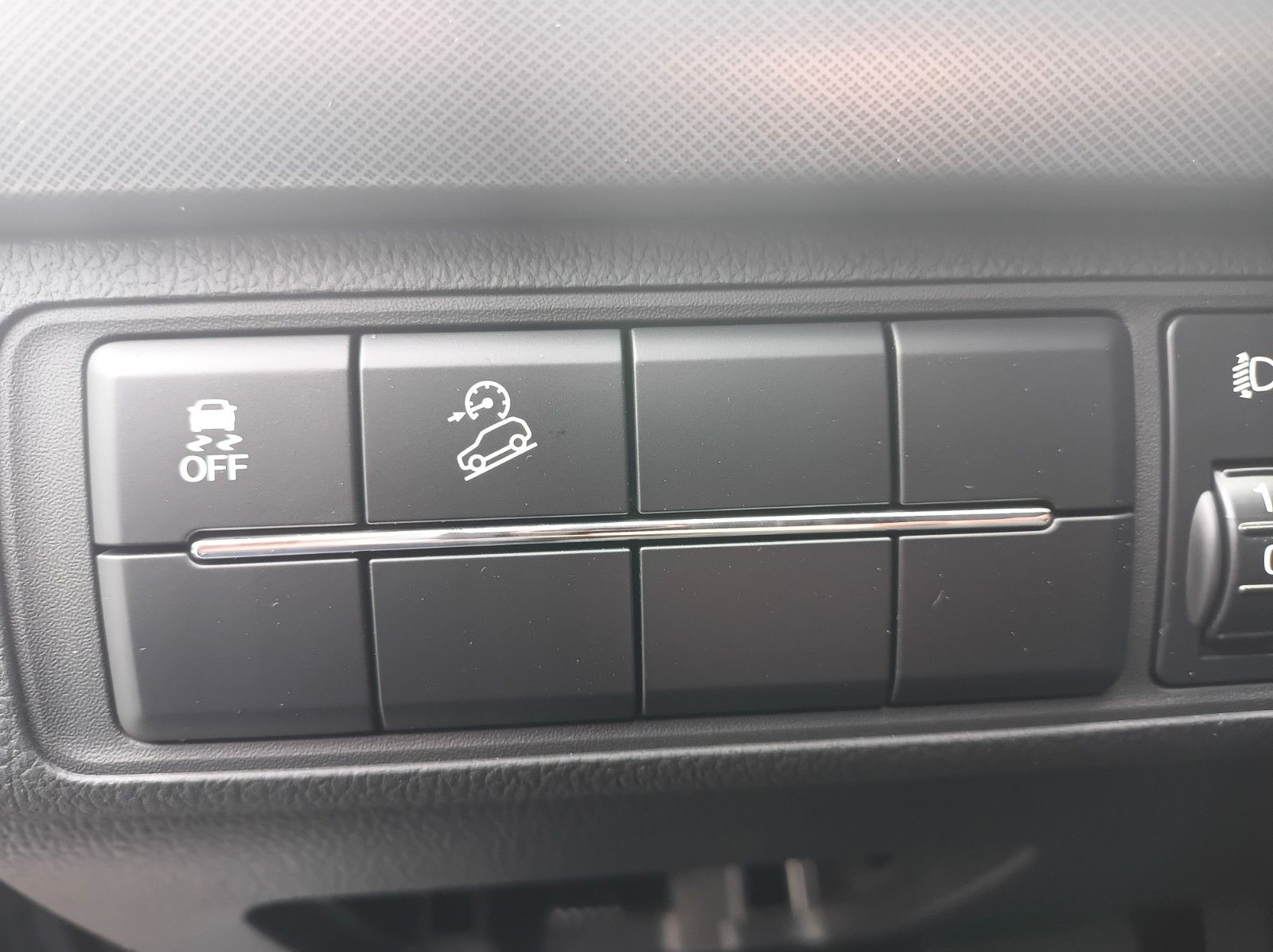 Fahrzeugabbildung KGM MUSSO GRAND CORE+ALLRAD+17ZOLL+AUTOMATIK+R.KAMER