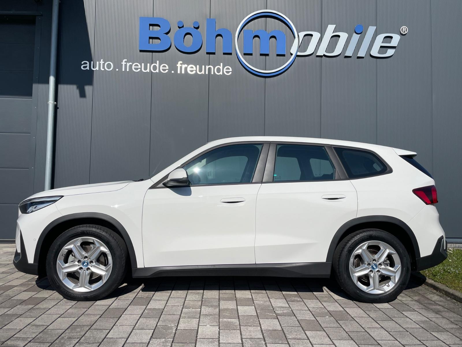 BMW iX1 20 eDrive/1. Hand/Kamera/AHK/SHZ/18 Zoll