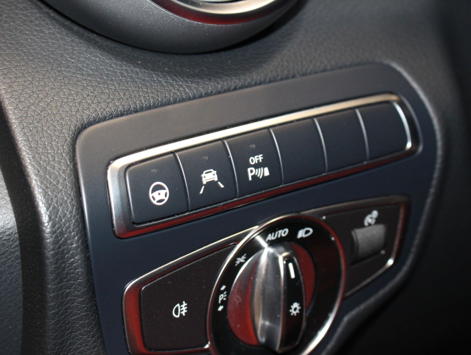 Fahrzeugabbildung Mercedes-Benz C 63 S AMG T Night-Paket+Burmester+Panoramadach