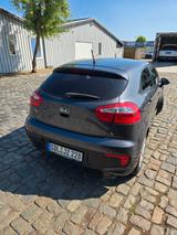 Kia Rio 1.2 Start Checkheft / 1. Hand - Kia Rio mit Benzin-Antrieb: Limousine, 1.2