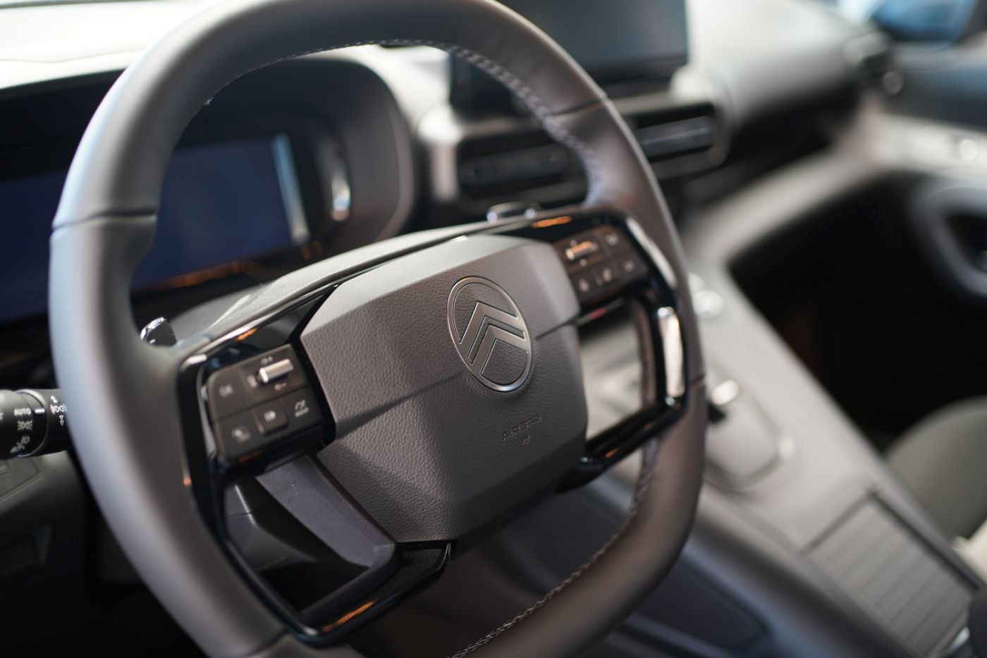 Fahrzeugabbildung Citroën Berlingo XL BlueHDi 130 EAT8 Max 7 Sitzer Navi