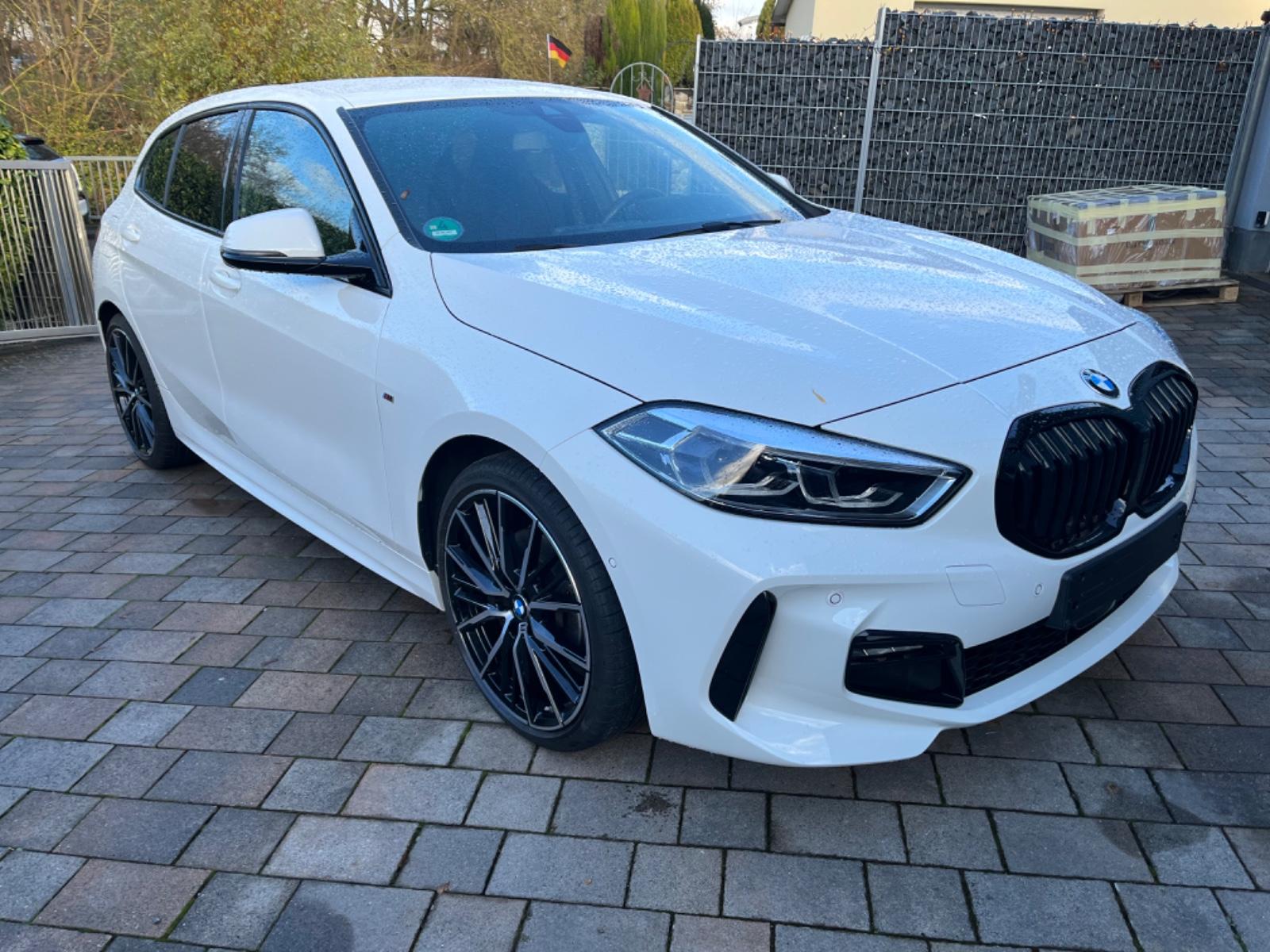 BMW 120i M Paket LivePR HUD Pano A.LED Hifi Memo 19