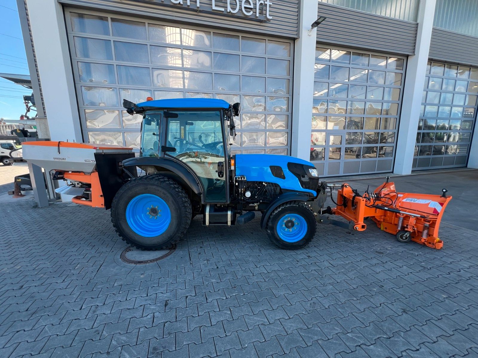 Fahrzeugabbildung Kubota M5101N / nur 437h / Kommunalpaket