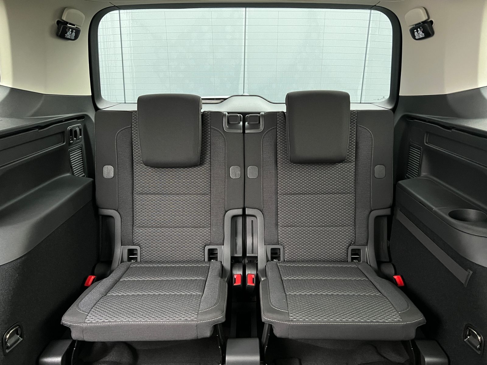 Fahrzeugabbildung Volkswagen Touran Comfortline 1.5 TSI DSG *LED, AHK, 7 Sitz