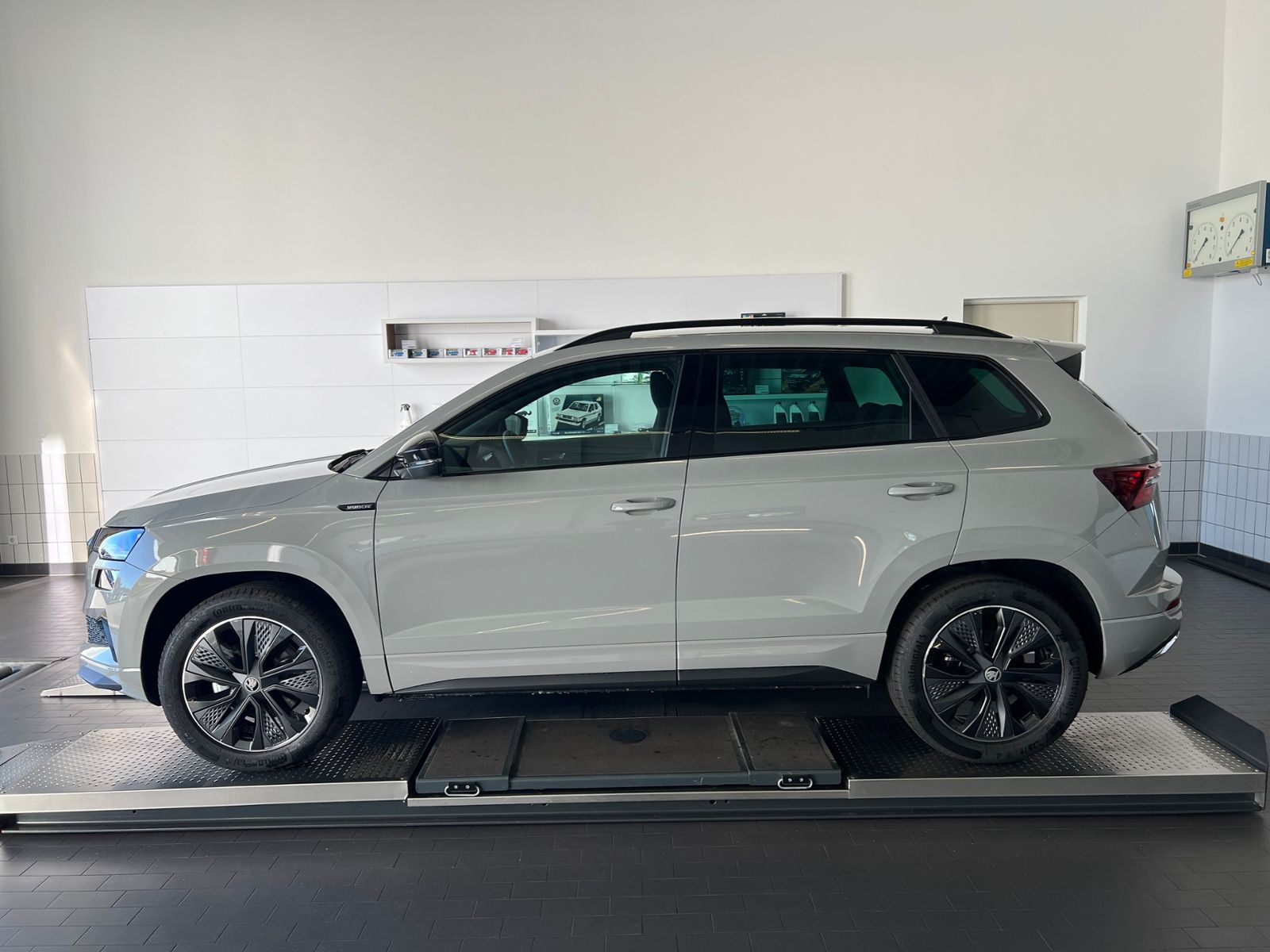 Fahrzeugabbildung SKODA Karoq Sportline 2.0 TDI DSG 4x4 *AHK, Navi, Trav