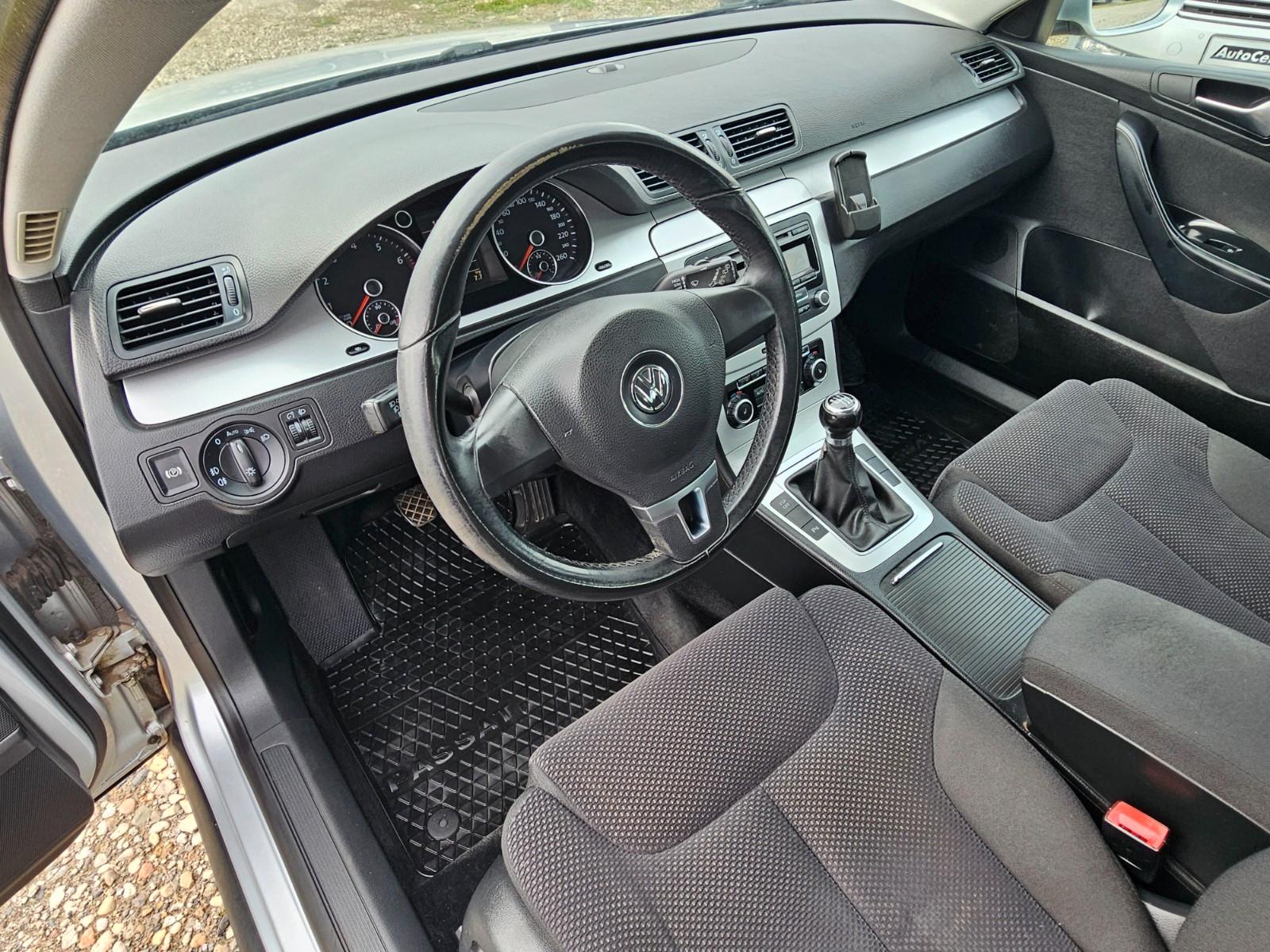 Volkswagen Passat 2010 — photo 12