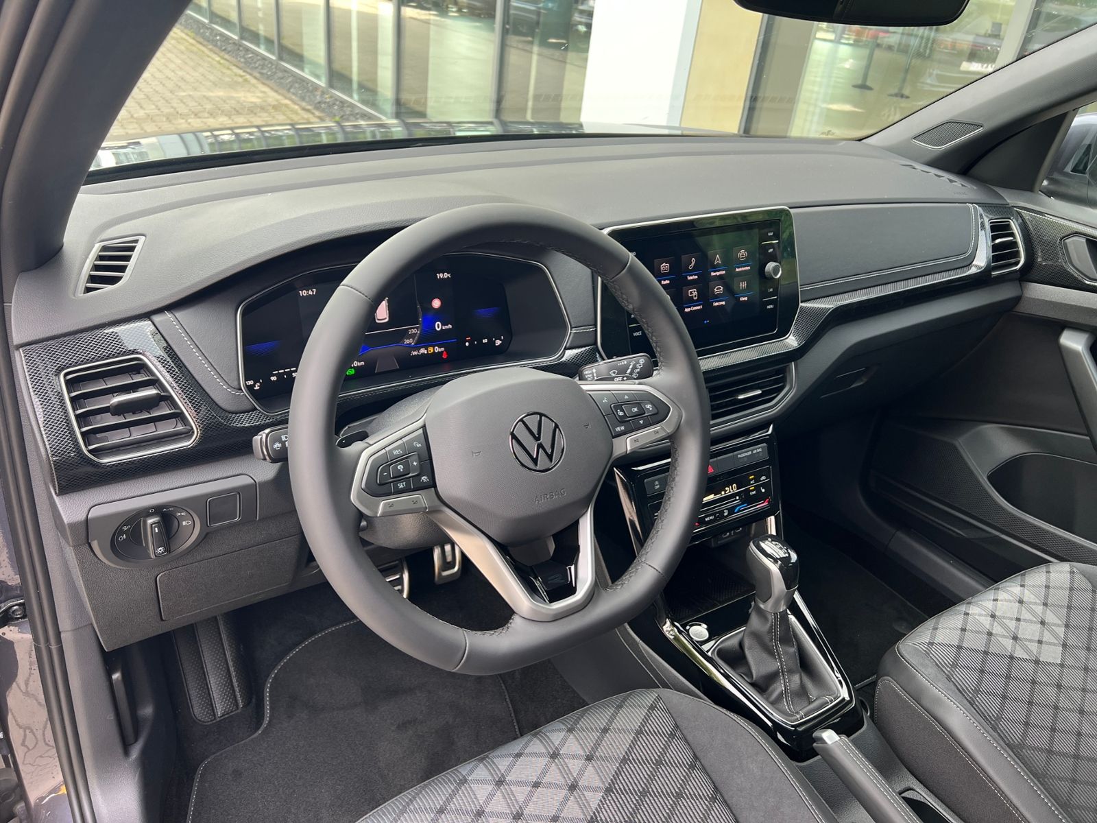 Fahrzeugabbildung Volkswagen T-Cross R-Line 1.5 TSI DSG *AHK, IQ.LIGHT, ACC,