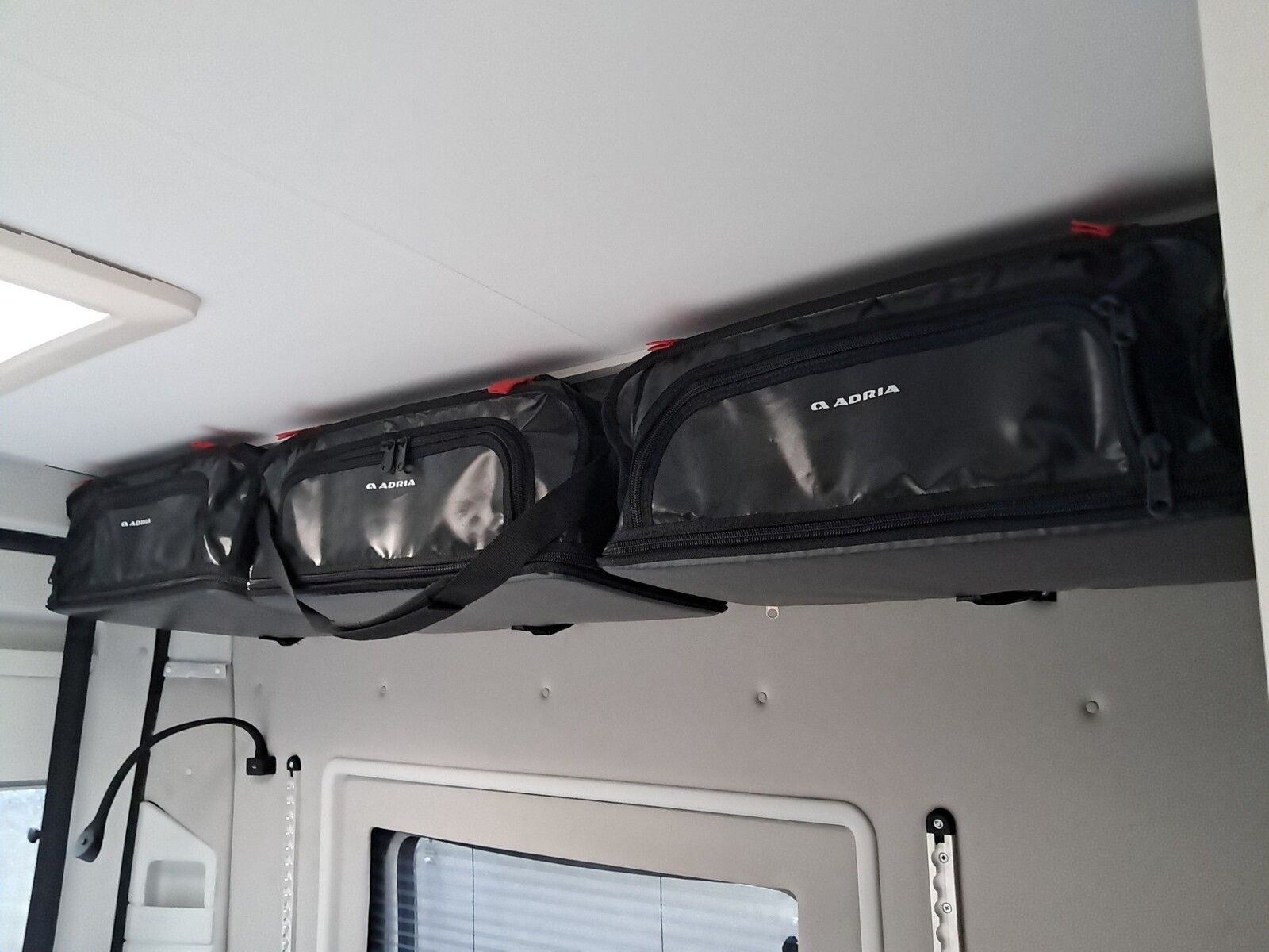 Fahrzeugabbildung Adria Twin Supreme 600 SBX Markise,AHK,Navi,RK