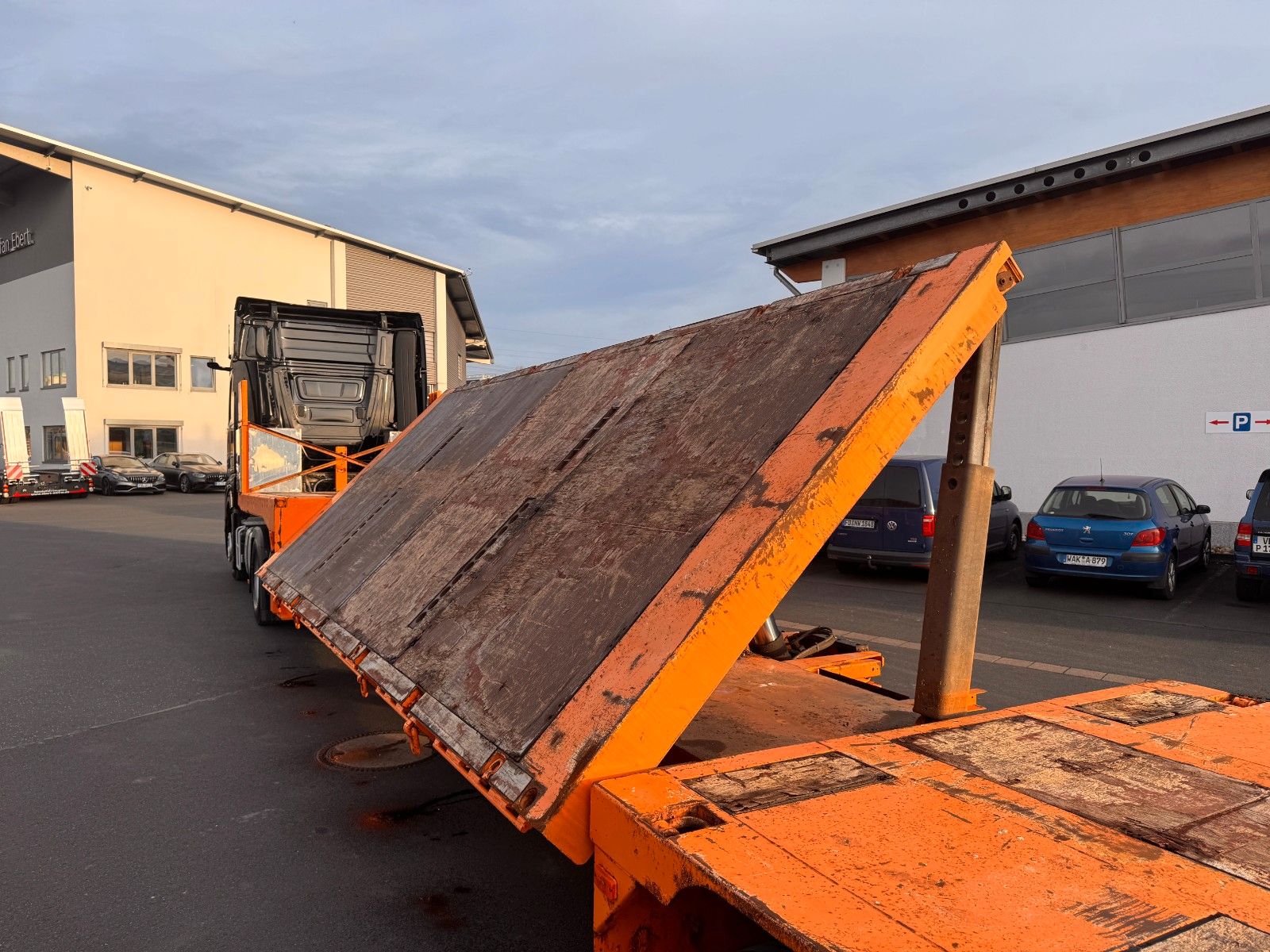 Fahrzeugabbildung Dinkel DSAFA 36000 Schräglader/Tieflader 2x Lenkachse