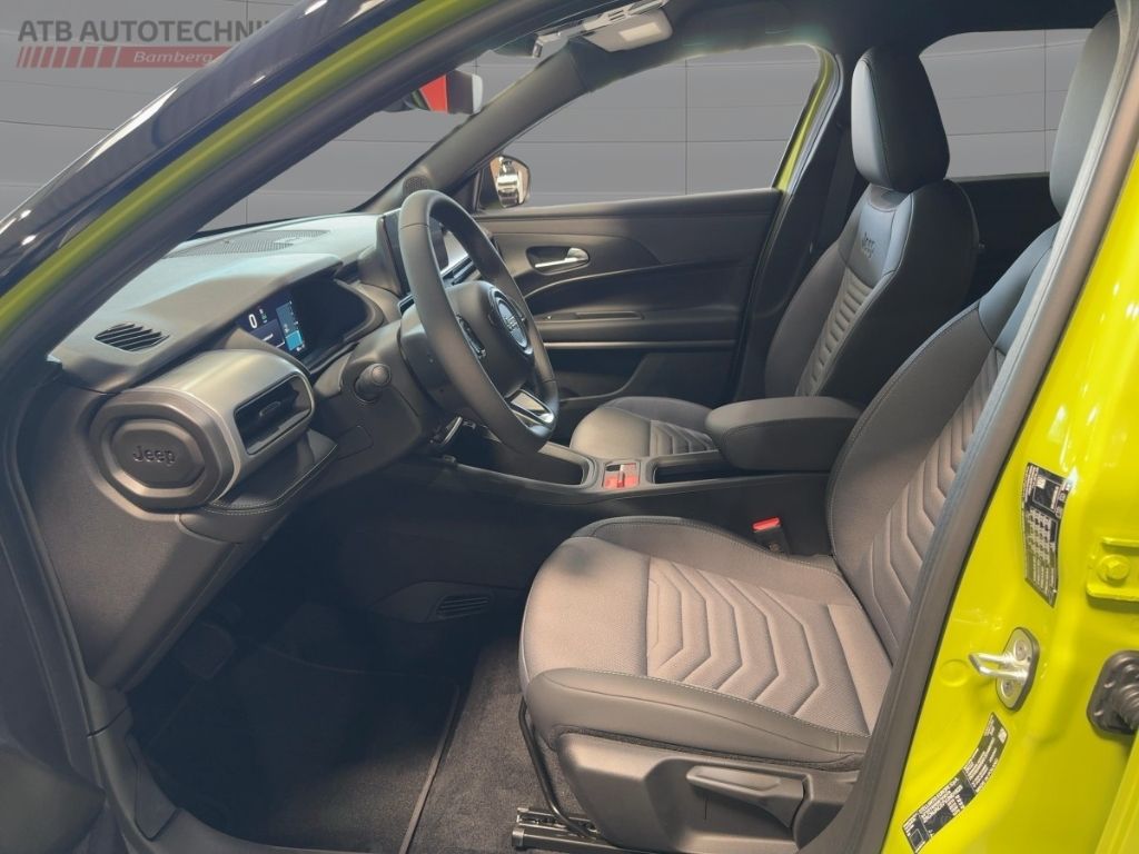 Fahrzeugabbildung Jeep Avenger Summit Electric WINTER MATRIX 360GRAD AC