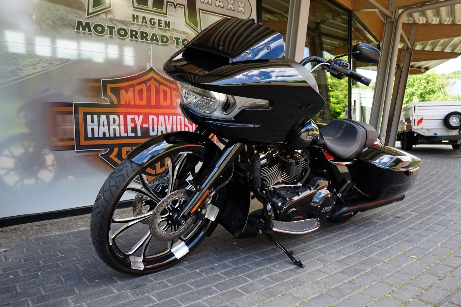 Fahrzeugabbildung Harley-Davidson Road Glide FLTRX 117 mit 26" Vorderrad JEKILL