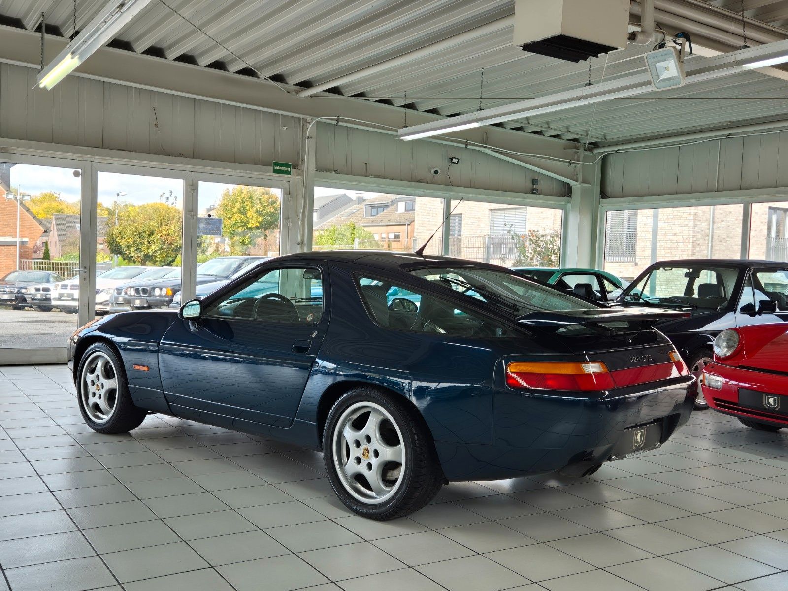 Fahrzeugabbildung Porsche 928 GTS/Deutsch/Kpl. Historie/SD/Blau mit grau