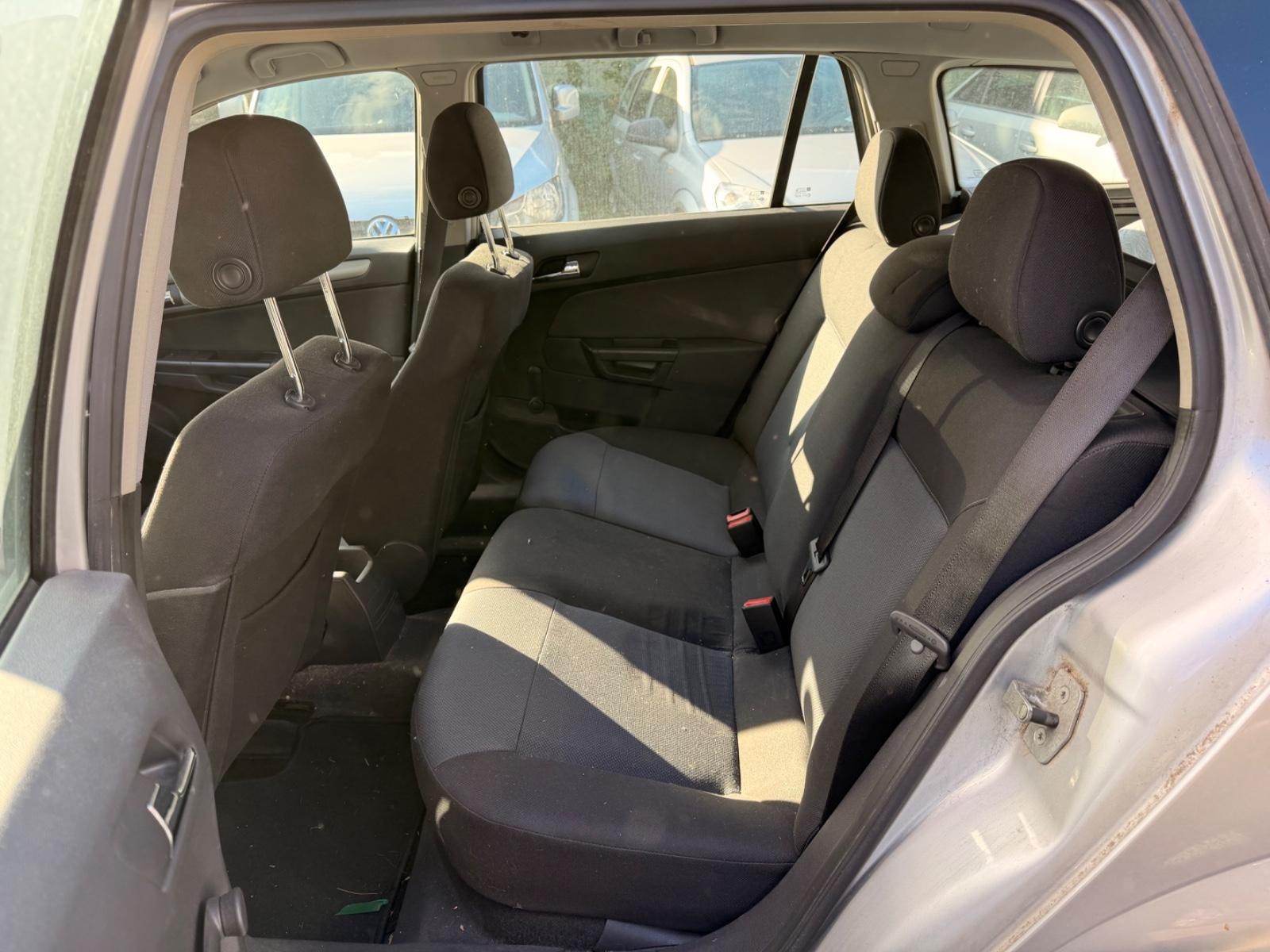 Opel Astra 2005 — photo 13
