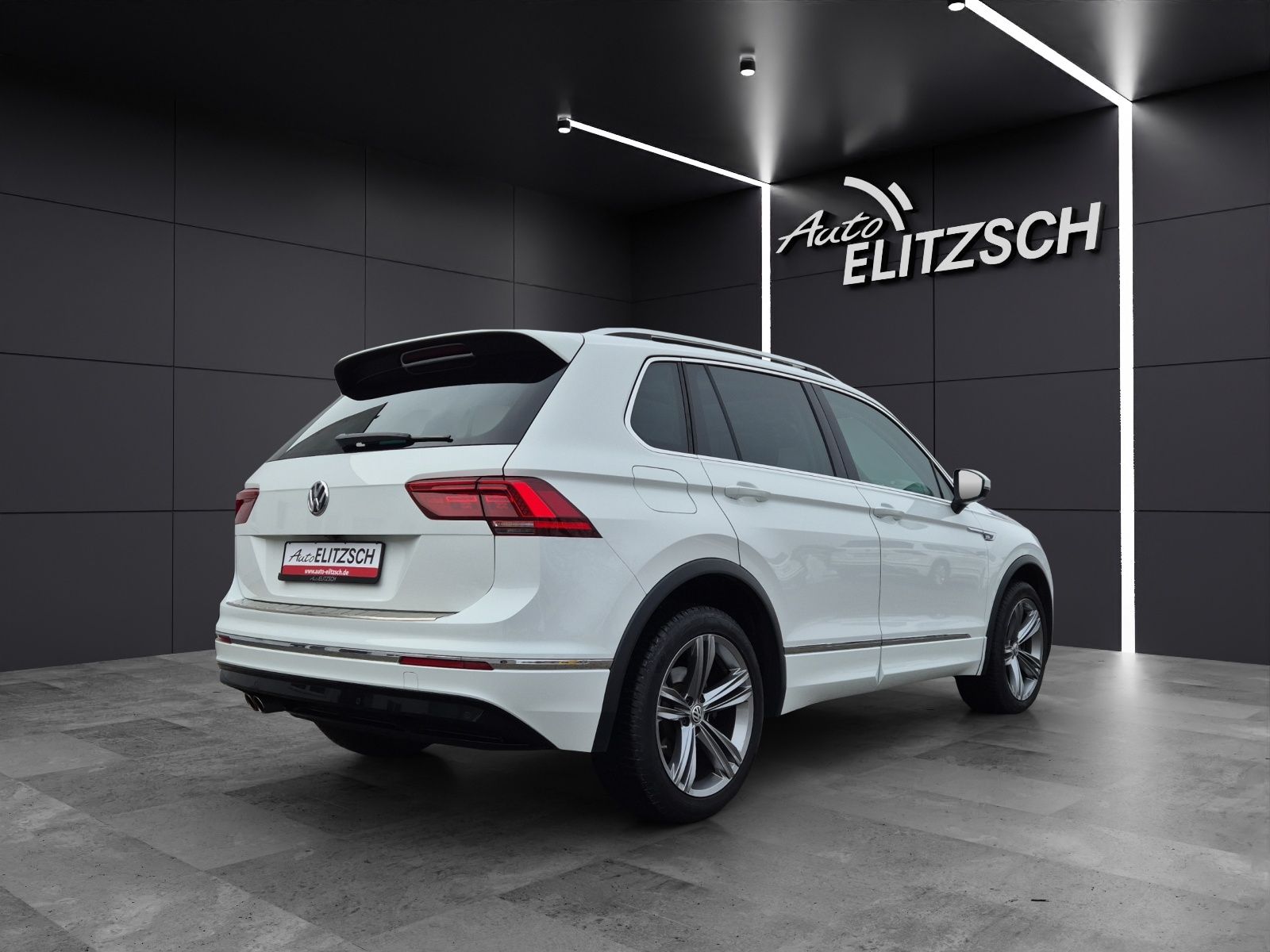 Fahrzeugabbildung Volkswagen Tiguan TDI Highline DSG 4M R-Line Standhzg. LED