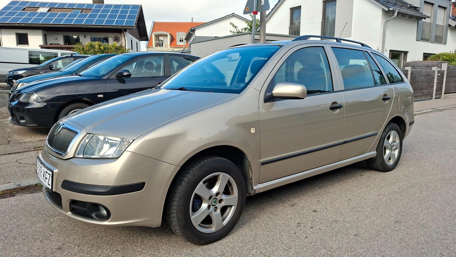 Skoda Fabia 2004 — rear view