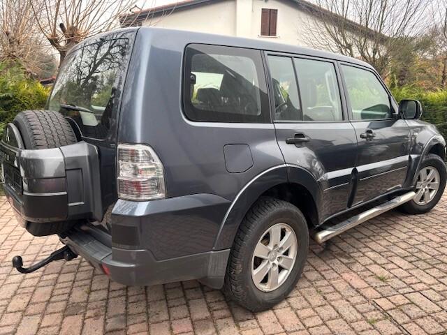 MITSUBISHI PAJERO 3.2 DI-D 16V AUT. 5P. INSTYLE 170 ch BVA - Historique Entretien Disponible