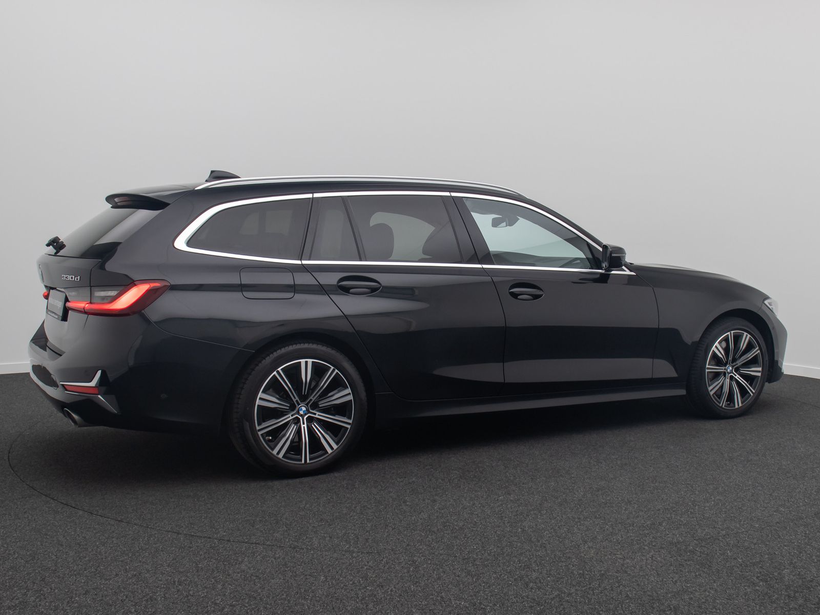 Fahrzeugabbildung BMW 330d xD Luxury Line HUD DAB Kamera AHK Panorama