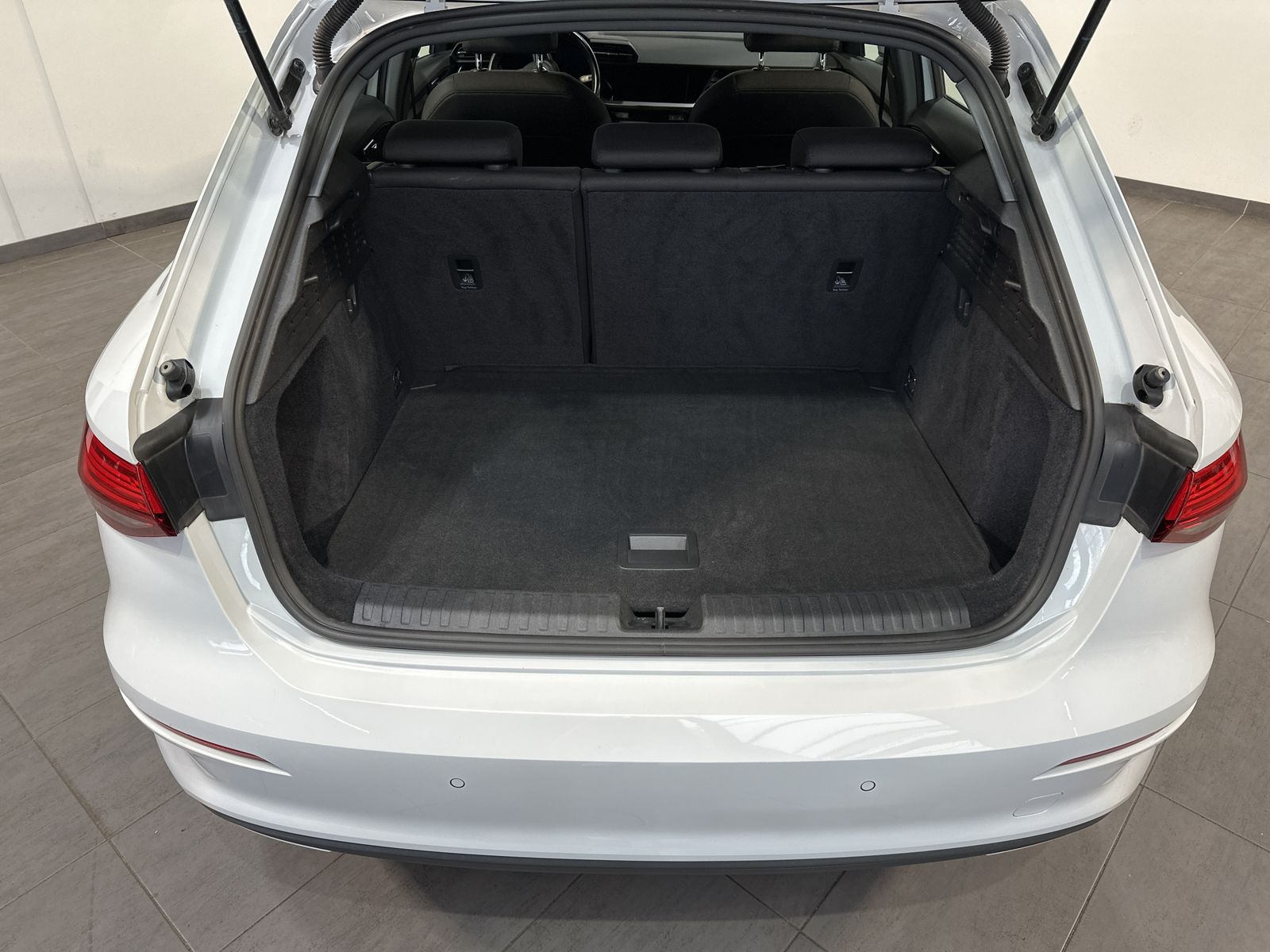 Fahrzeugabbildung Audi A3 35 TDI Sportback NAV+ACC+CARPLAY+VCOCKPIT+PP