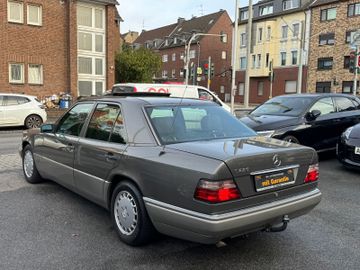 Mercedes E 220 - 4
