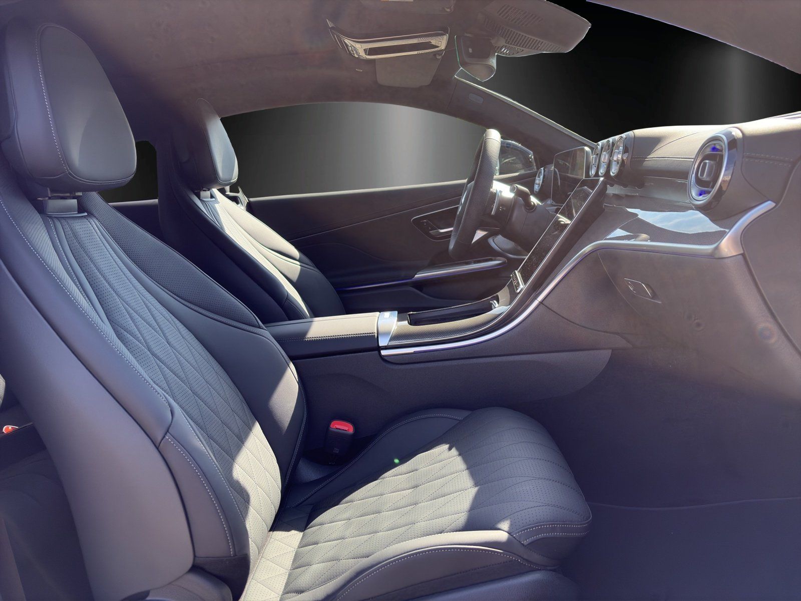 Fahrzeugabbildung Mercedes-Benz CLE 450 4M Coupé AMG 360° Pano DigLight Keyless