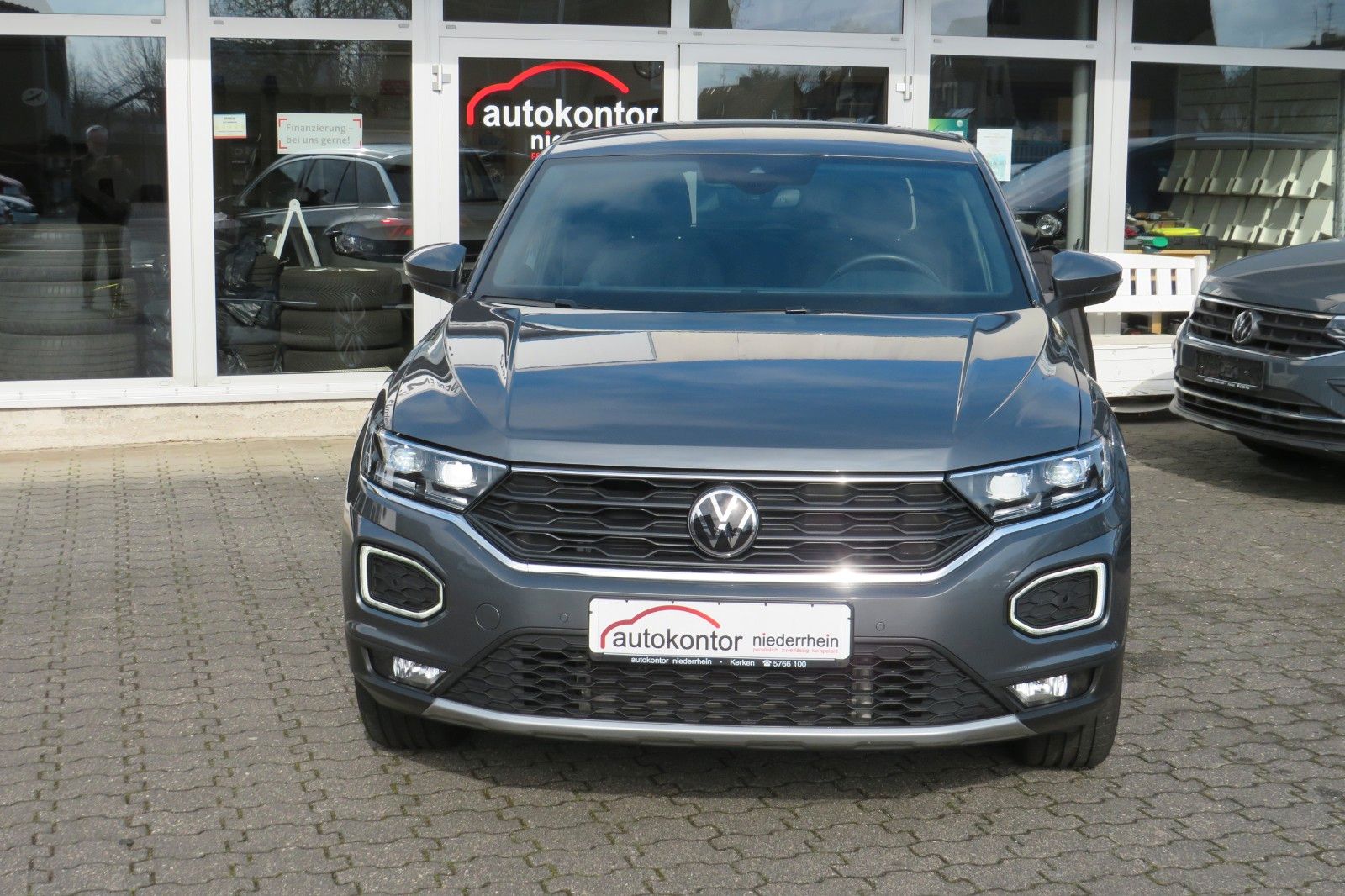 Fahrzeugabbildung Volkswagen T-Roc SPORT/R-LINE ACC KAMERA SITZH. 18`NAVI 1H