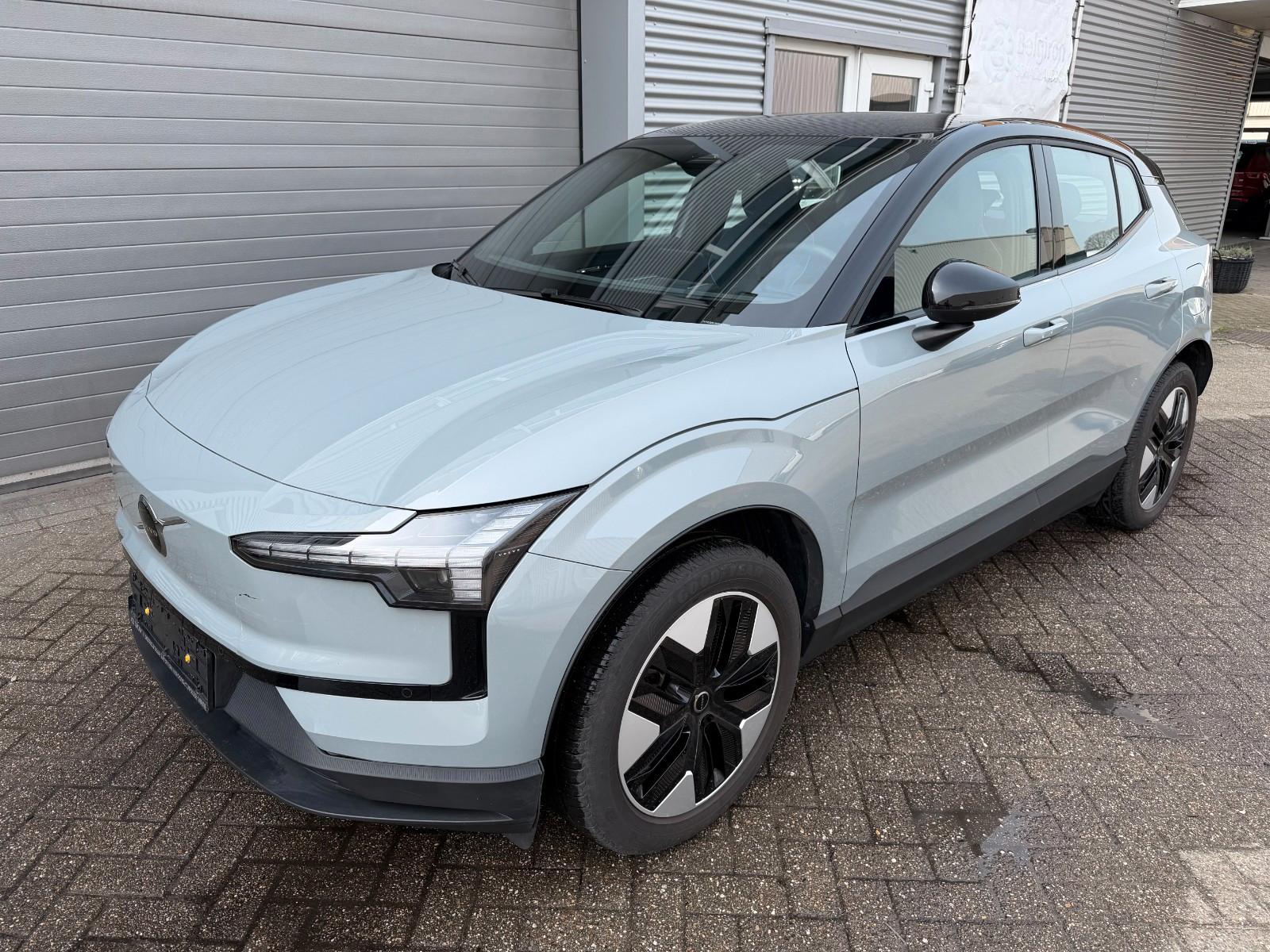 Volvo EX30 Single Motor Plus start und fahrt