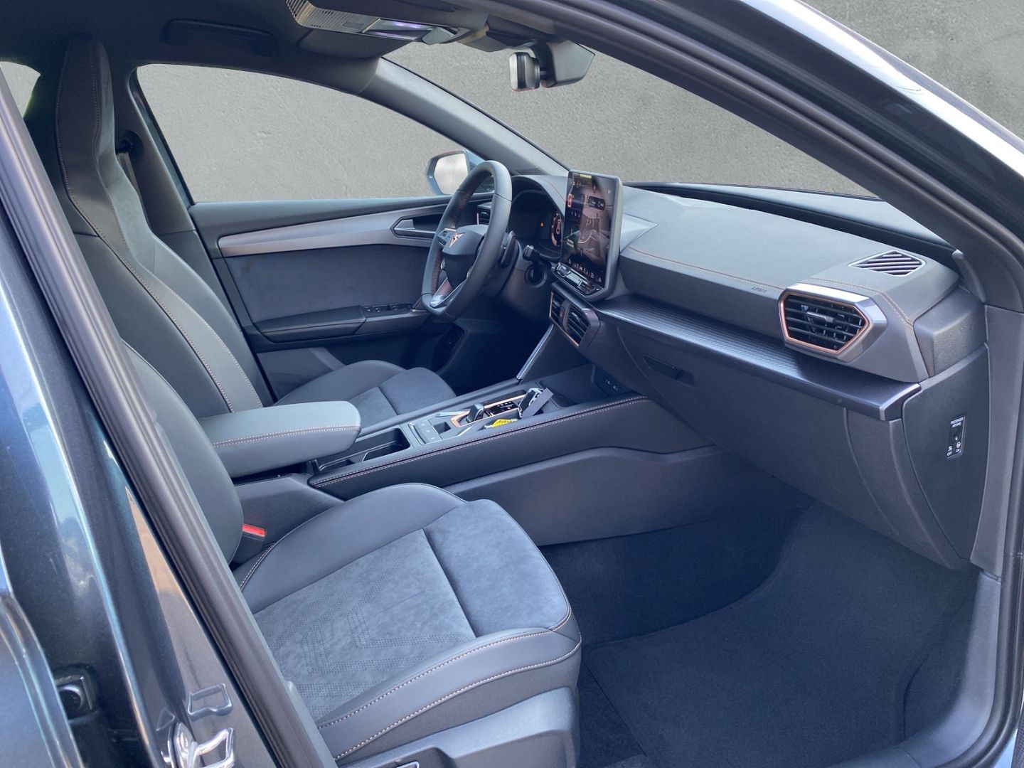 Fahrzeugabbildung CUPRA Leon Sportstourer 4Drive VZ*NAVI*MATRIX-LED*SHZ*