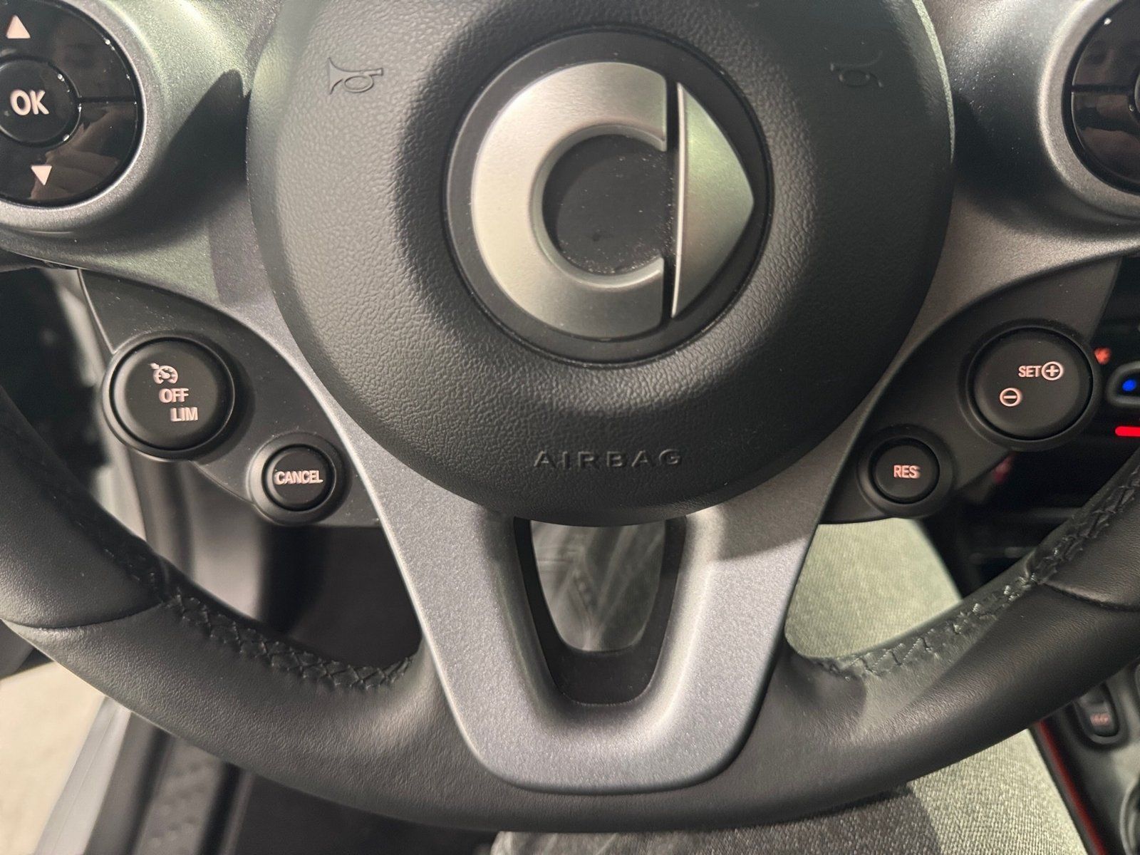 Fahrzeugabbildung Smart smart EQ fortwo Exclusive*Kamera*Media*LED*22kW*