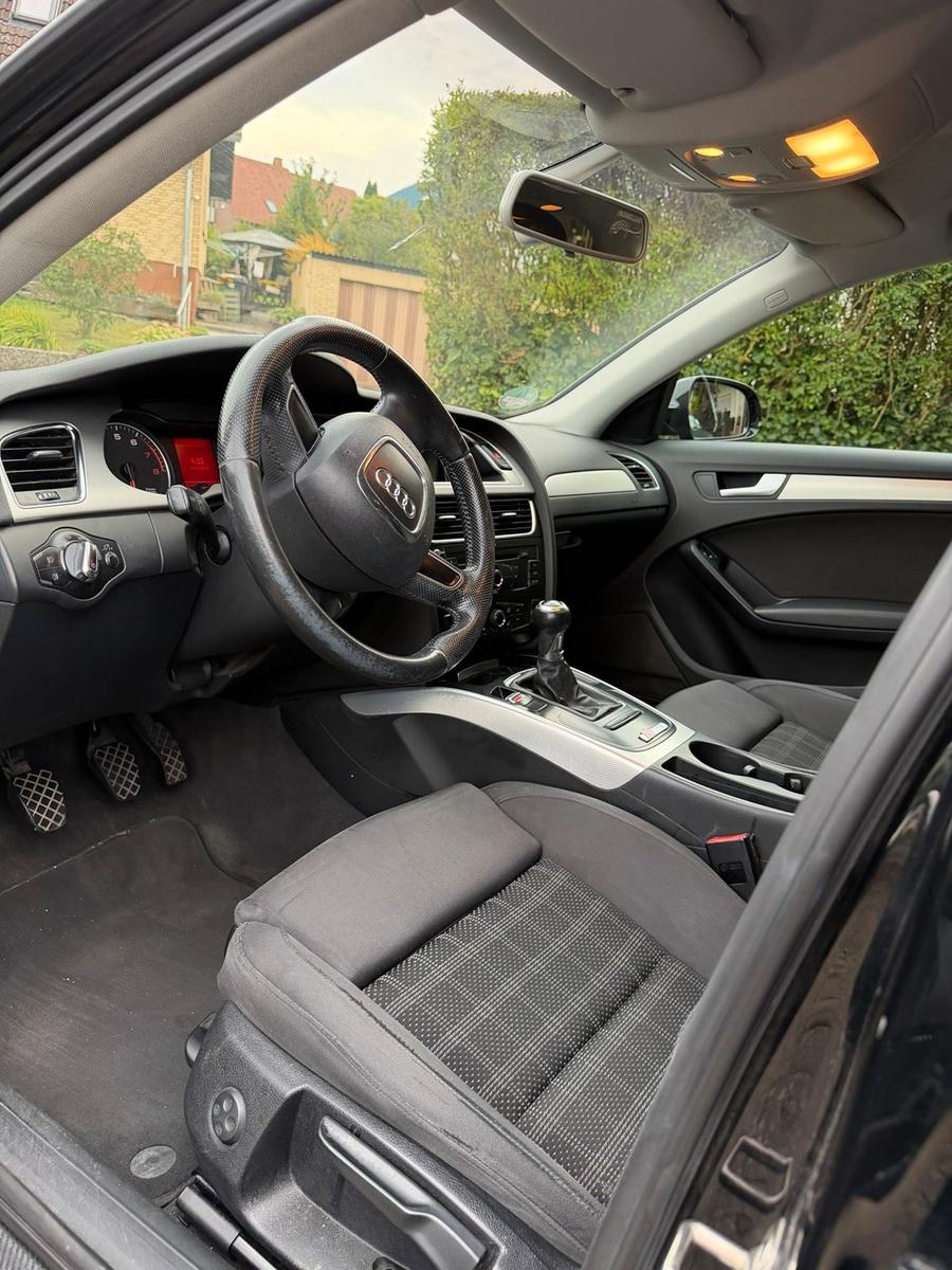 Audi A4 2009 — photo 8