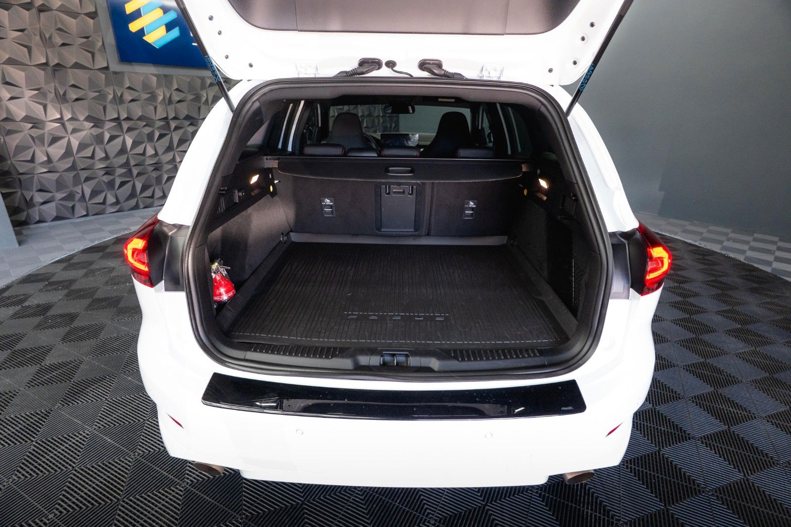 Fahrzeugabbildung Ford Focus Turnier ST X Performance *Head Up*LED*DAB*