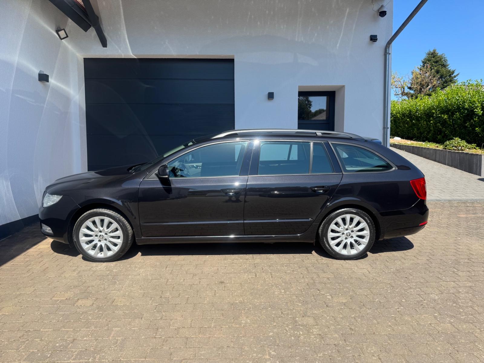 Skoda Superb Combi Active *1.Hand*Garantie*AHK*